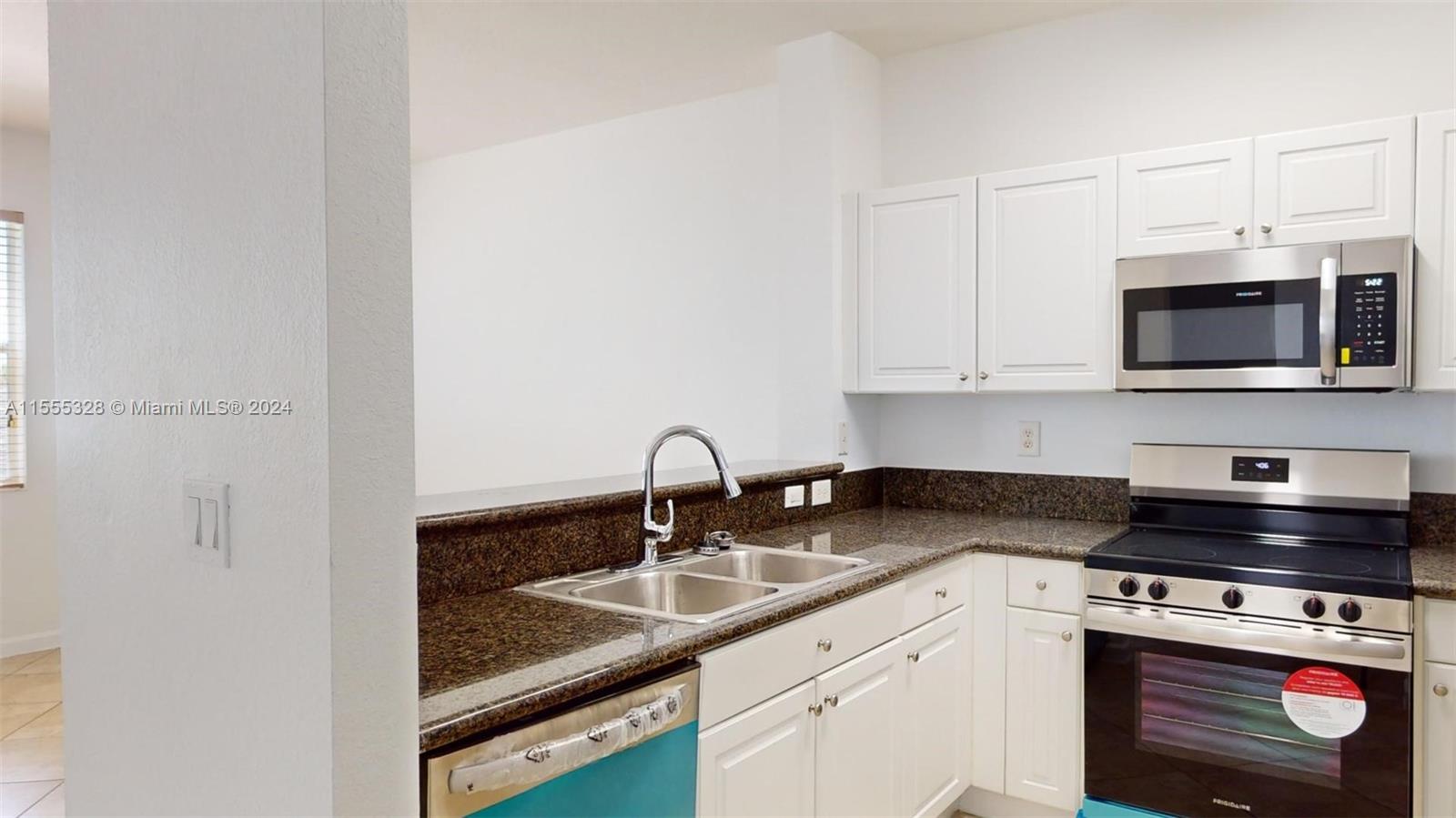 2932 SE 2nd Dr 27, Homestead, Florida 33033, 3 Bedrooms Bedrooms, ,2 BathroomsBathrooms,Residential,For Sale,2932 SE 2nd Dr 27,A11555328