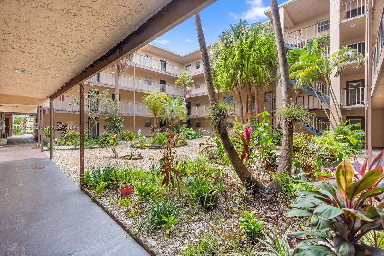 2850 Somerset Dr 410L, Lauderdale Lakes, Florida 33311, 2 Bedrooms Bedrooms, ,2 BathroomsBathrooms,Residentiallease,For Rent,2850 Somerset Dr 410L,A11555339