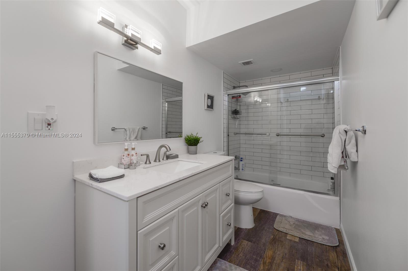 1980 S Ocean Dr 5G, Hallandale Beach, Florida 33009, 2 Bedrooms Bedrooms, ,2 BathroomsBathrooms,Residential,For Sale,1980 S Ocean Dr 5G,A11555370