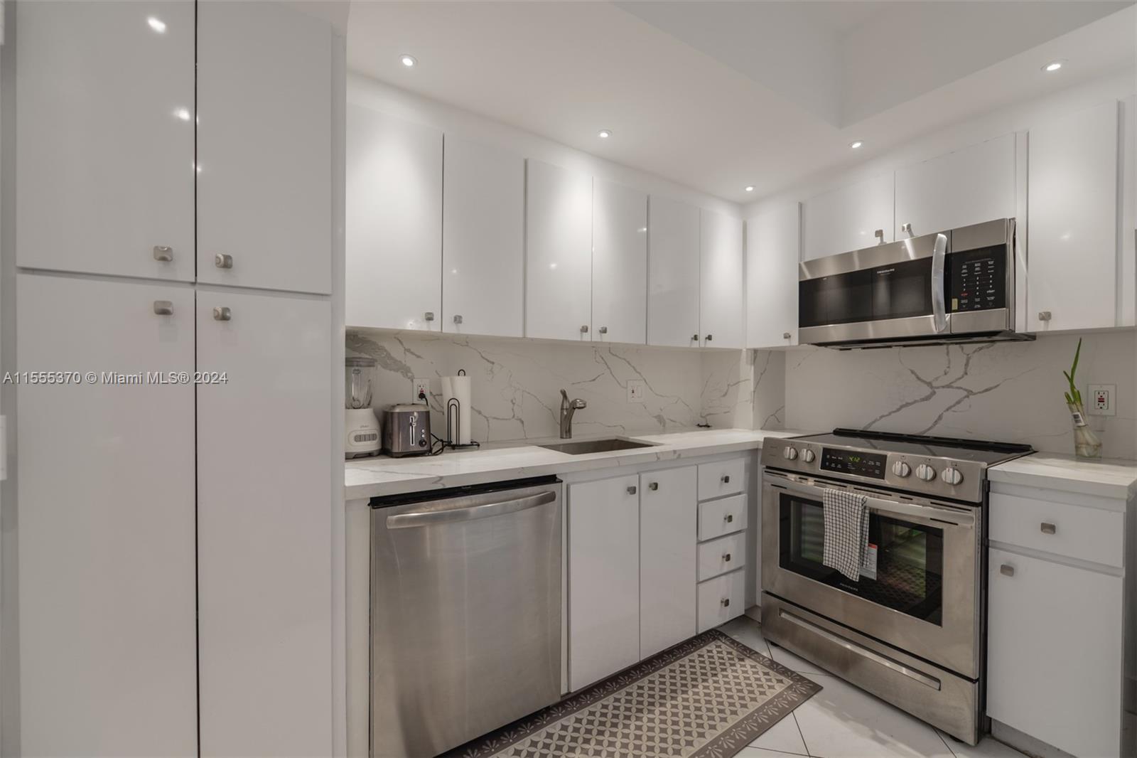 1980 S Ocean Dr 5G, Hallandale Beach, Florida 33009, 2 Bedrooms Bedrooms, ,2 BathroomsBathrooms,Residential,For Sale,1980 S Ocean Dr 5G,A11555370