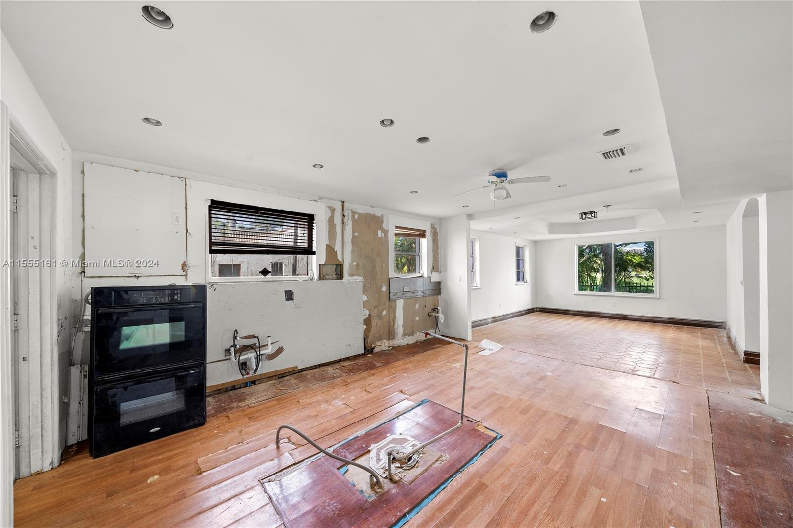 5757 Alton Rd, Miami Beach, Florida 33140, 5 Bedrooms Bedrooms, ,5 BathroomsBathrooms,Residential,For Sale,5757 Alton Rd,A11555161