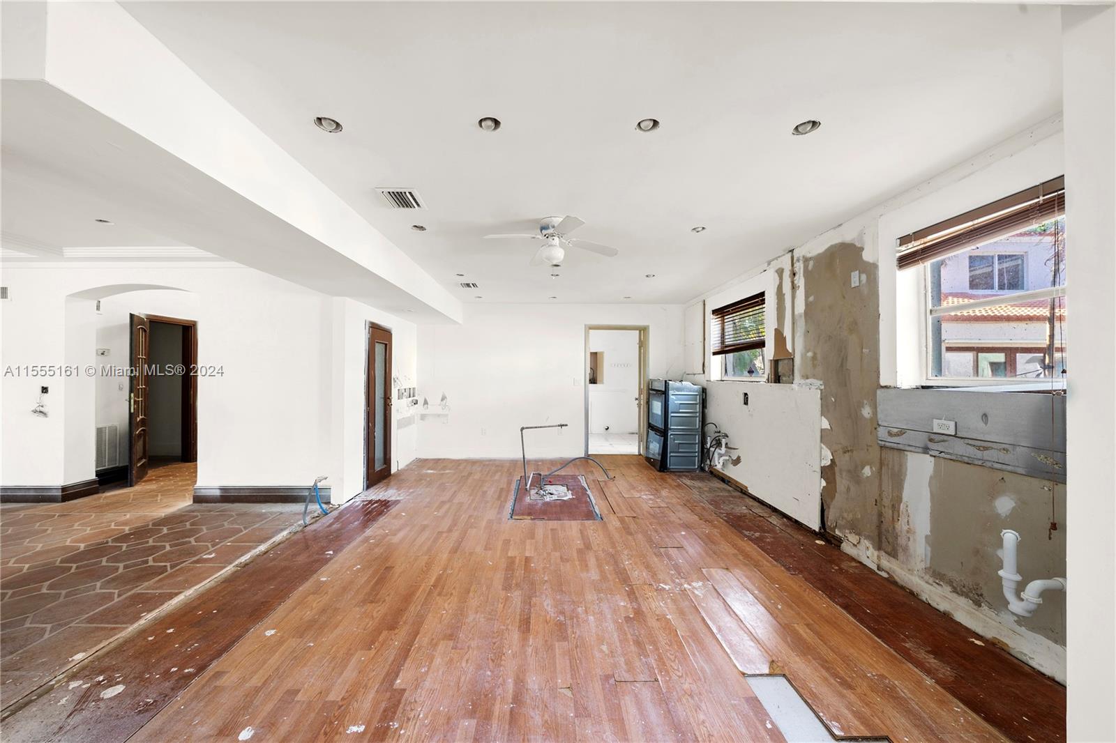 5757 Alton Rd, Miami Beach, Florida 33140, 5 Bedrooms Bedrooms, ,5 BathroomsBathrooms,Residential,For Sale,5757 Alton Rd,A11555161
