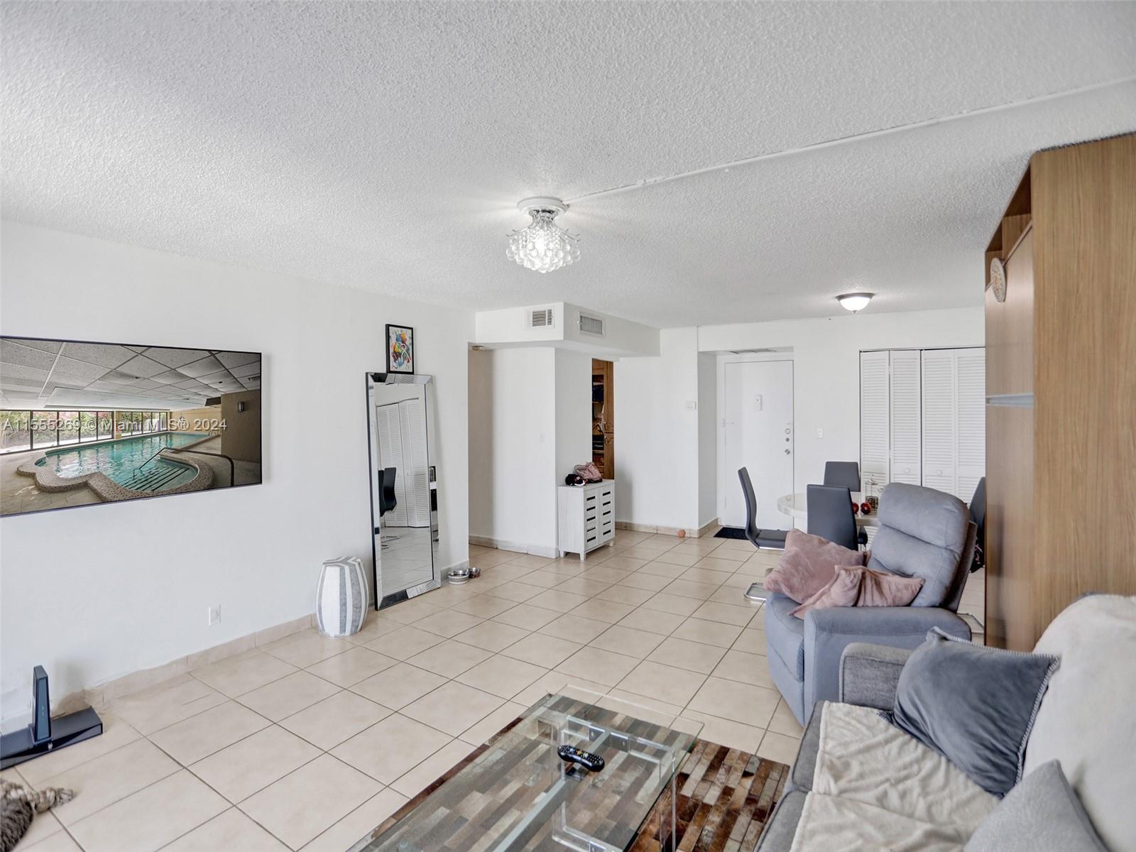 1800 Collins Ave 7B, Miami Beach, Florida 33139, 1 Bedroom Bedrooms, ,1 BathroomBathrooms,Residential,For Sale,1800 Collins Ave 7B,A11555269