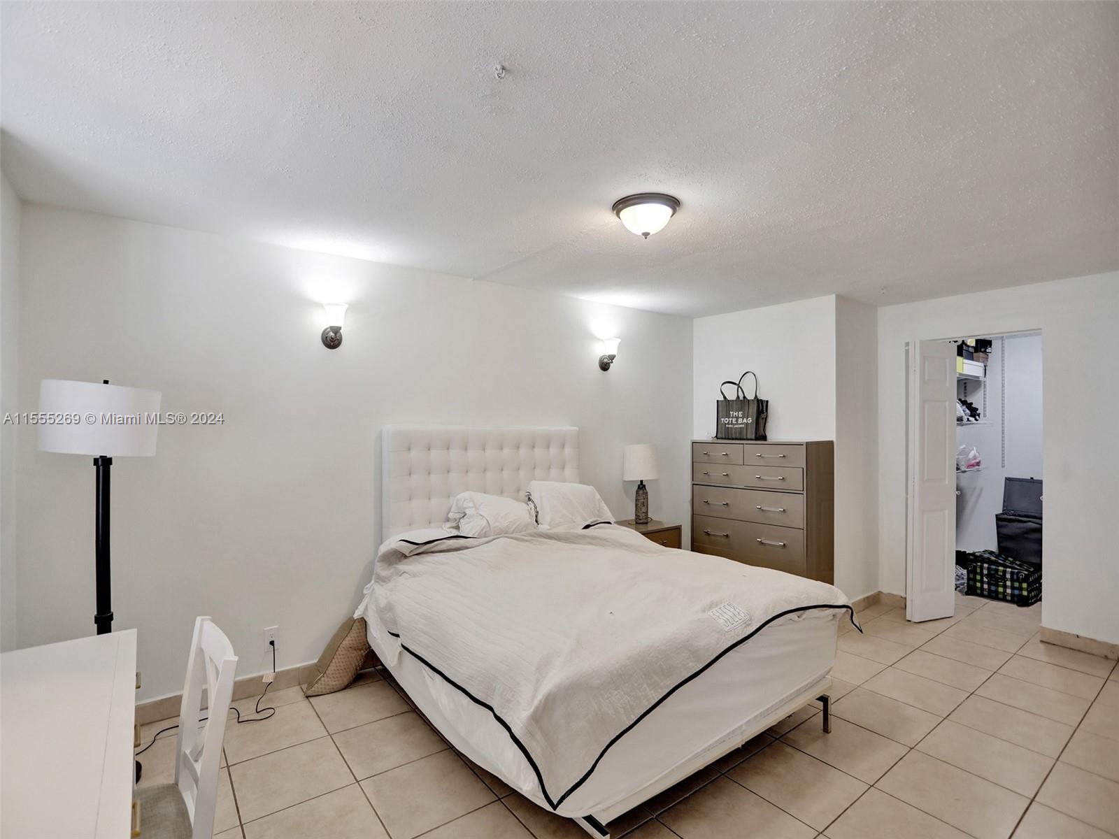 1800 Collins Ave 7B, Miami Beach, Florida 33139, 1 Bedroom Bedrooms, ,1 BathroomBathrooms,Residential,For Sale,1800 Collins Ave 7B,A11555269