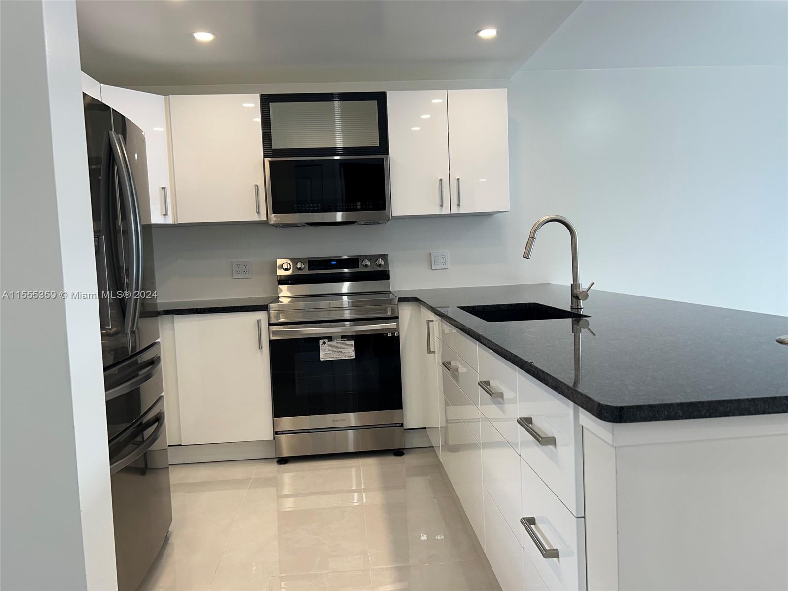 3550 NE 169th St 304, North Miami Beach, Florida 33160, 1 Bedroom Bedrooms, ,1 BathroomBathrooms,Residential,For Sale,3550 NE 169th St 304,A11555359