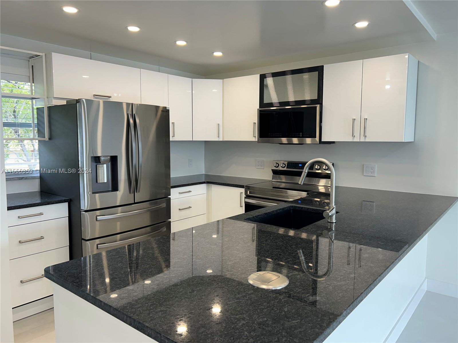 3550 NE 169th St 304, North Miami Beach, Florida 33160, 1 Bedroom Bedrooms, ,1 BathroomBathrooms,Residential,For Sale,3550 NE 169th St 304,A11555359