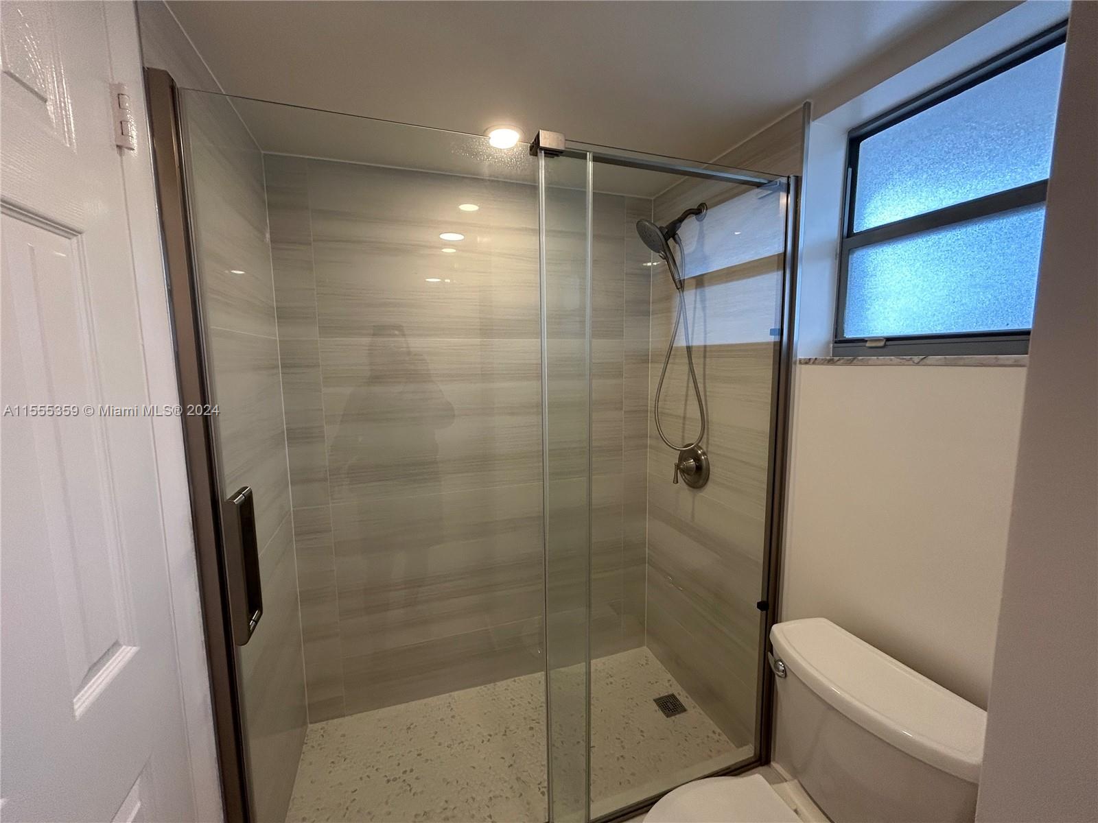 3550 NE 169th St 304, North Miami Beach, Florida 33160, 1 Bedroom Bedrooms, ,1 BathroomBathrooms,Residential,For Sale,3550 NE 169th St 304,A11555359