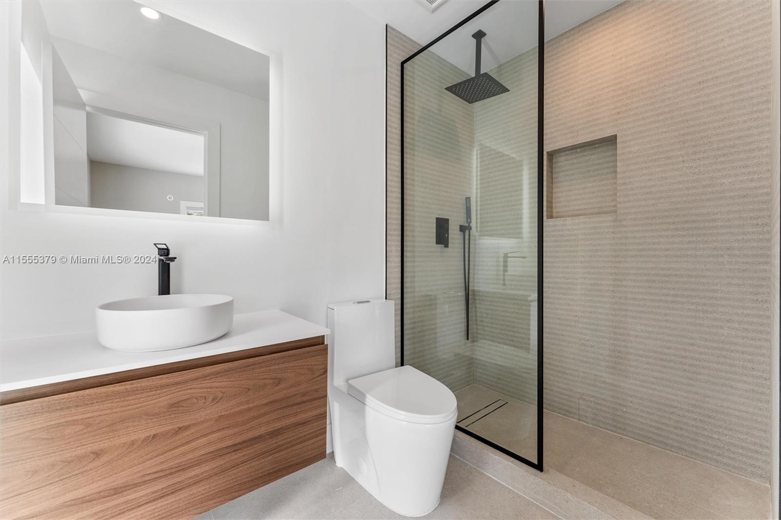 720 N Shore Dr, Miami Beach, Florida 33141, 4 Bedrooms Bedrooms, ,4 BathroomsBathrooms,Residential,For Sale,720 N Shore Dr,A11555379