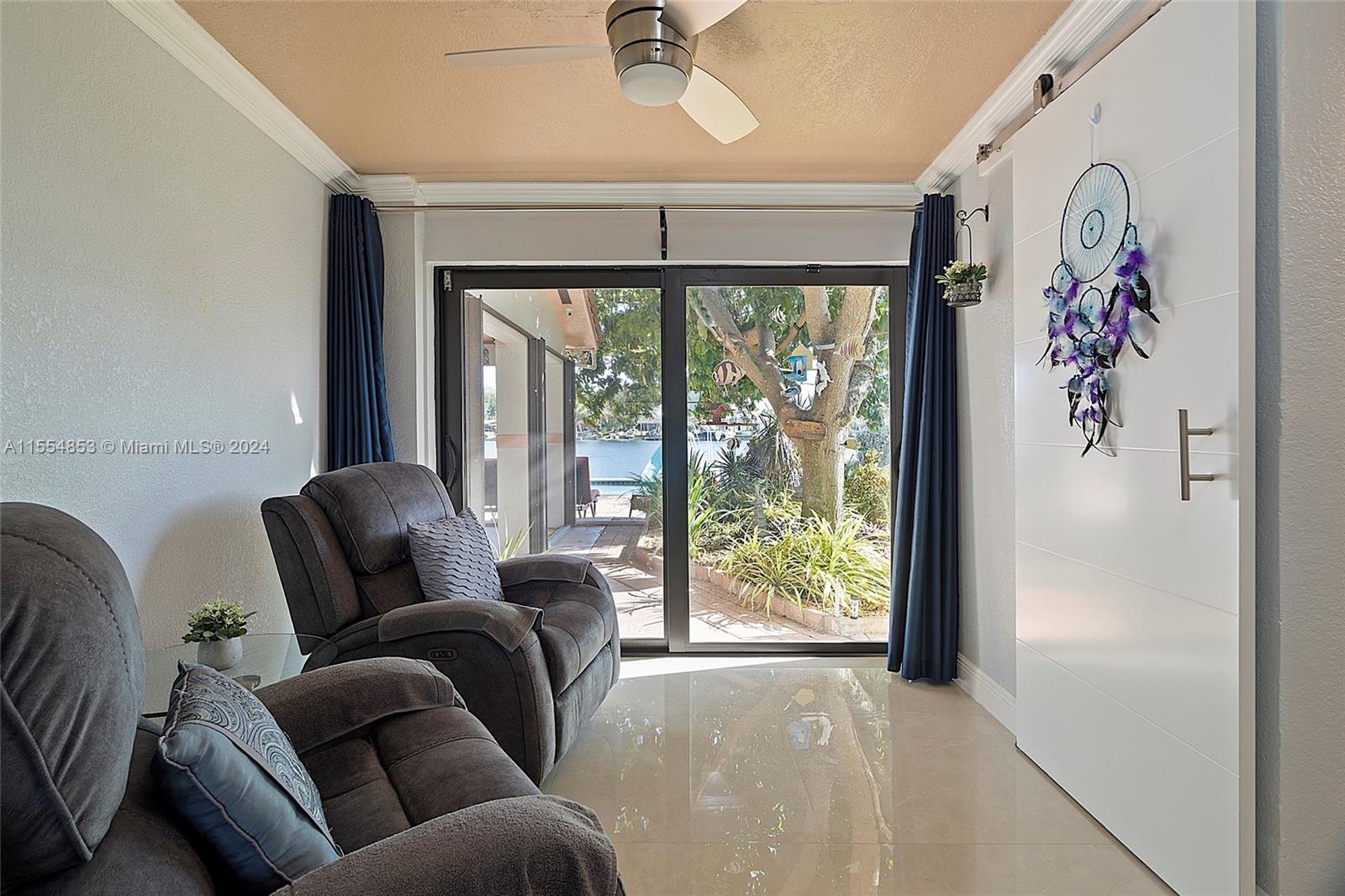 2nd Bathroom with Tub