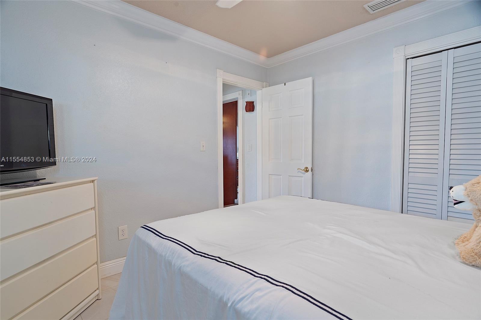 Enclosed Patio with Outdoor Tiles and Built-in Bar