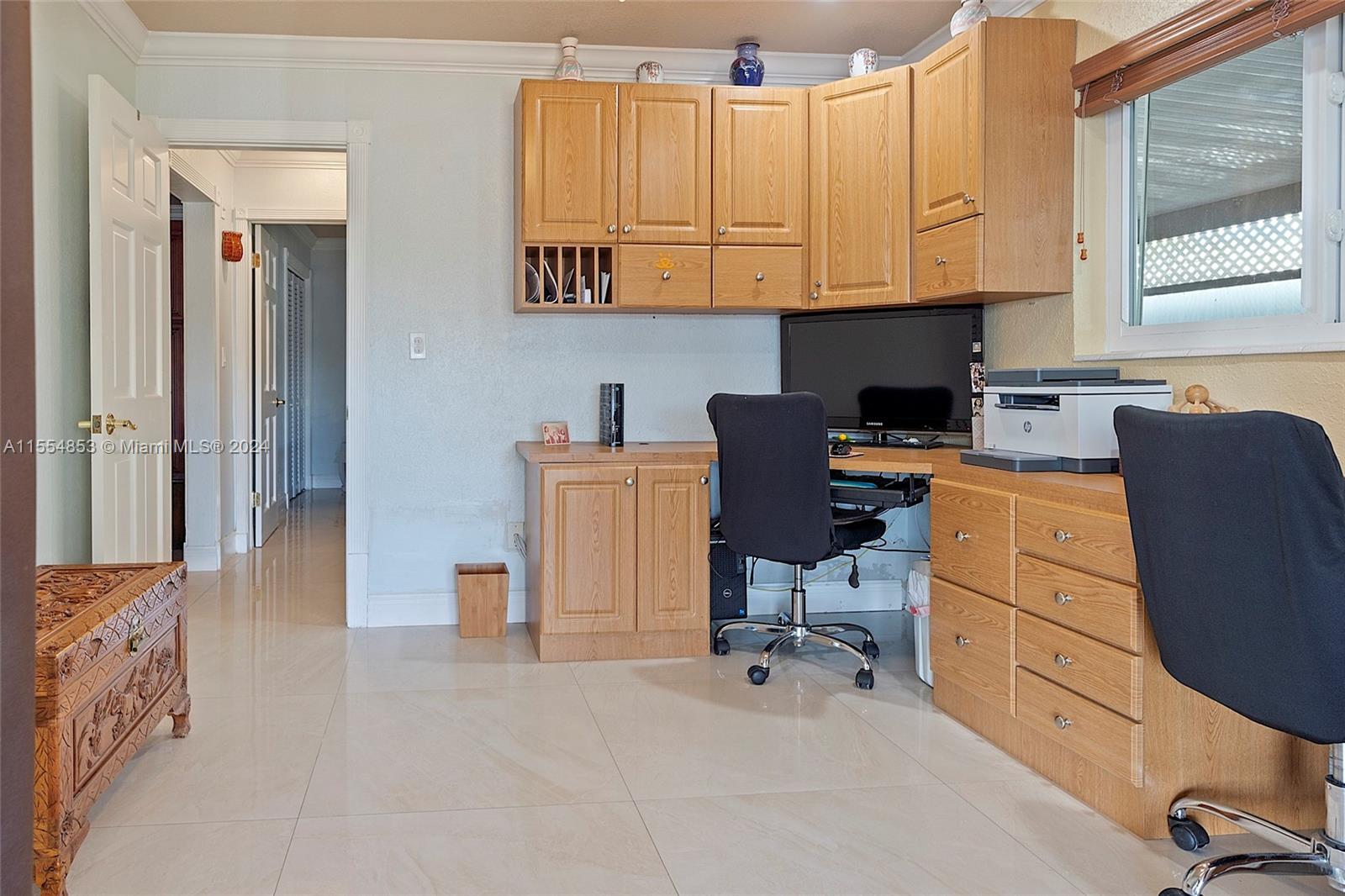 Enclosed Patio with Outdoor Tiles and Built-in Bar