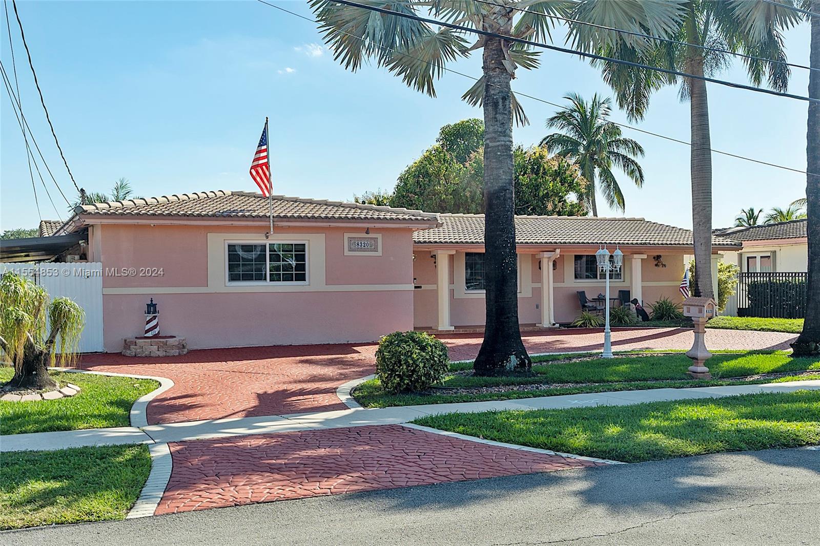 Circular Driveway with Stamped Concrete