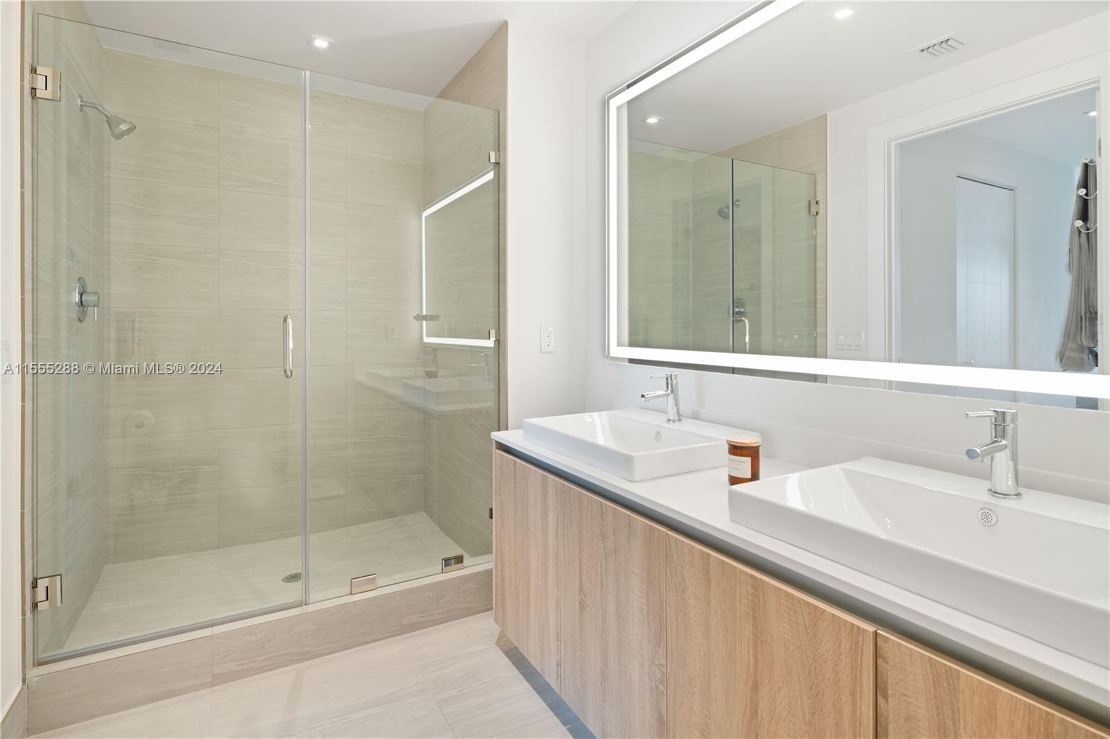 2960 NE 207TH ST 711, Aventura, Florida 33180, 2 Bedrooms Bedrooms, ,2 BathroomsBathrooms,Residential,For Sale,2960 NE 207TH ST 711,A11555288