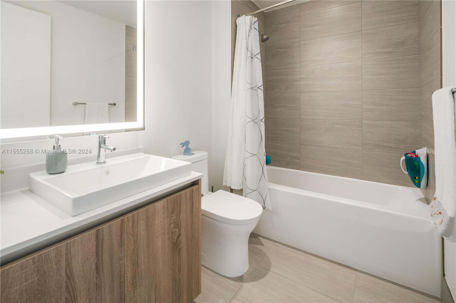 2960 NE 207TH ST 711, Aventura, Florida 33180, 2 Bedrooms Bedrooms, ,2 BathroomsBathrooms,Residential,For Sale,2960 NE 207TH ST 711,A11555288