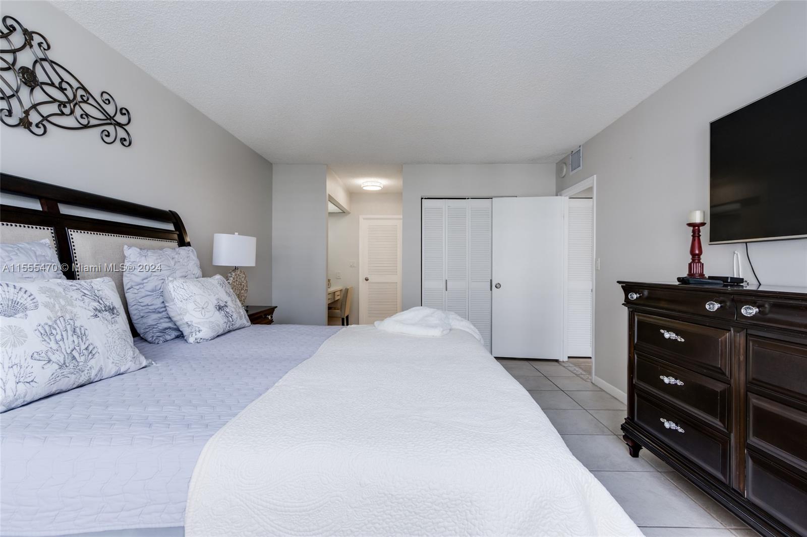 2500 PARKVIEW DRIVE 1019, Hallandale Beach, Florida 33009, 2 Bedrooms Bedrooms, ,2 BathroomsBathrooms,Residential,For Sale,2500 PARKVIEW DRIVE 1019,A11555470