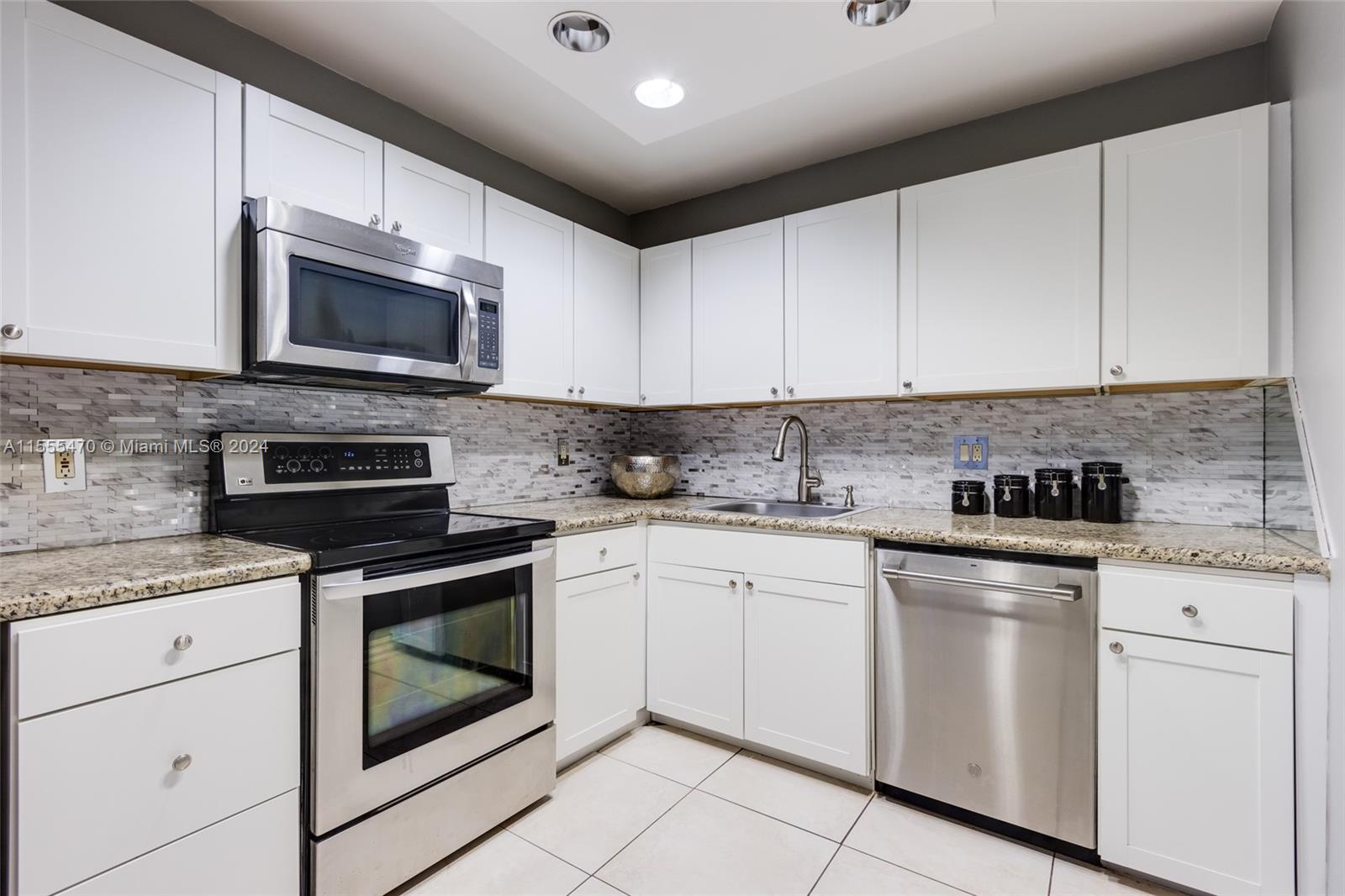 2500 PARKVIEW DRIVE 1019, Hallandale Beach, Florida 33009, 2 Bedrooms Bedrooms, ,2 BathroomsBathrooms,Residential,For Sale,2500 PARKVIEW DRIVE 1019,A11555470