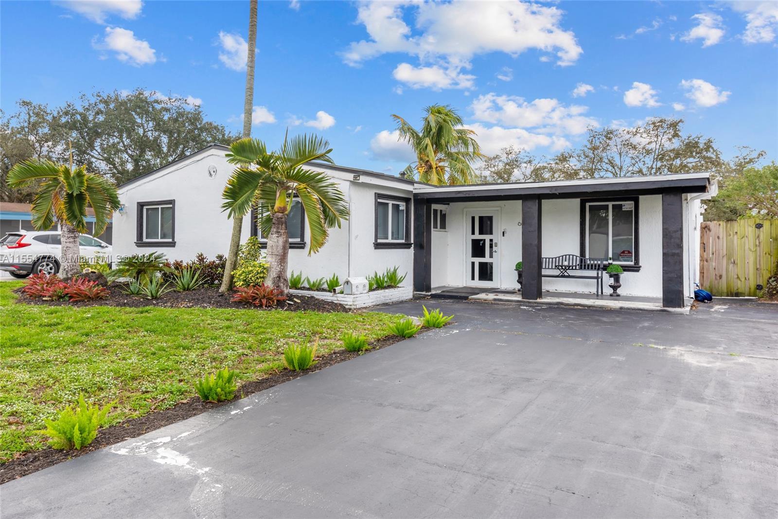 6610  Cody St  For Sale A11554774, FL