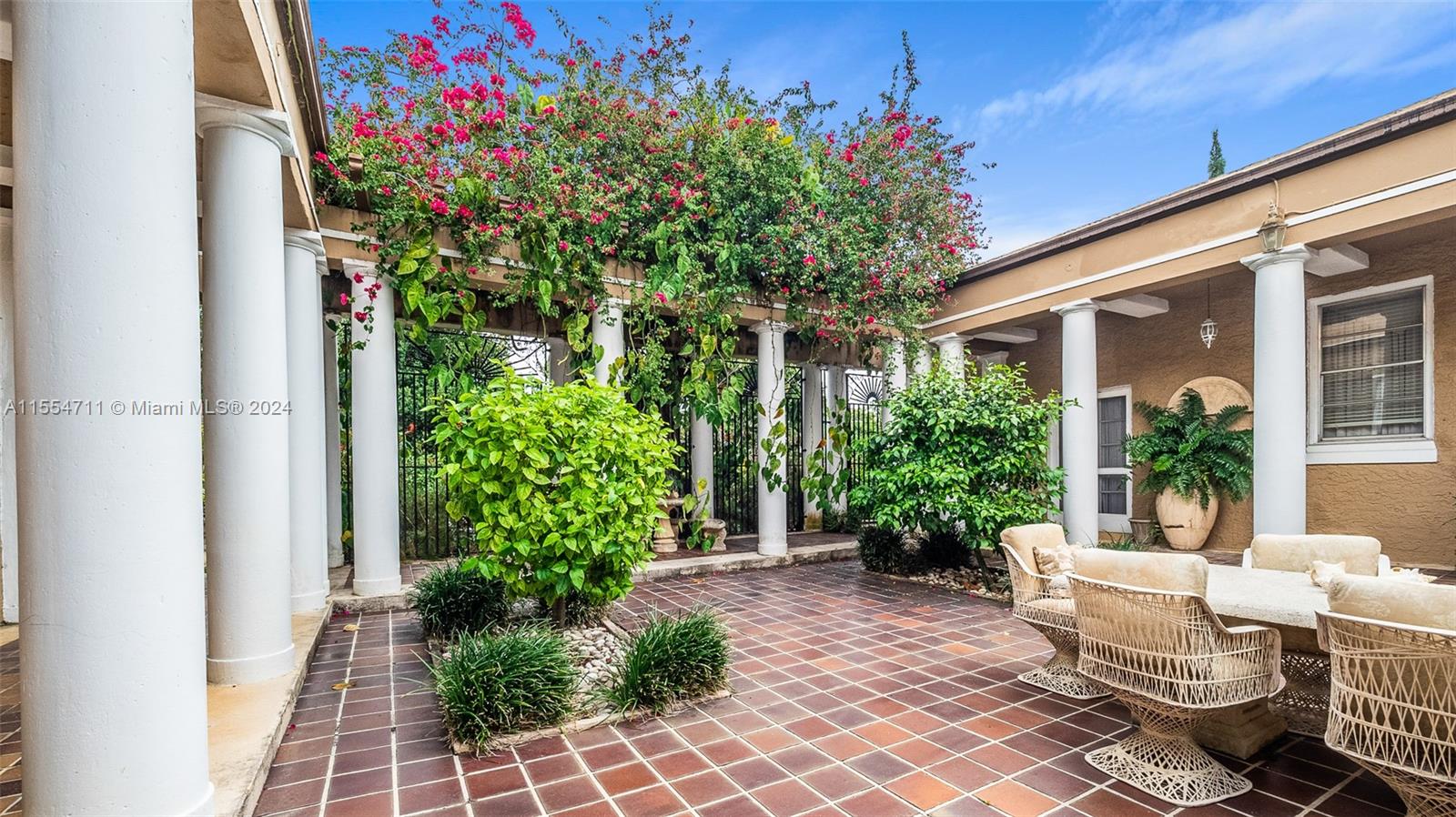 8447 E Dixie Hwy, Miami, Florida 33138, 6 Bedrooms Bedrooms, ,4 BathroomsBathrooms,Residential,For Sale,8447 E Dixie Hwy,A11554711