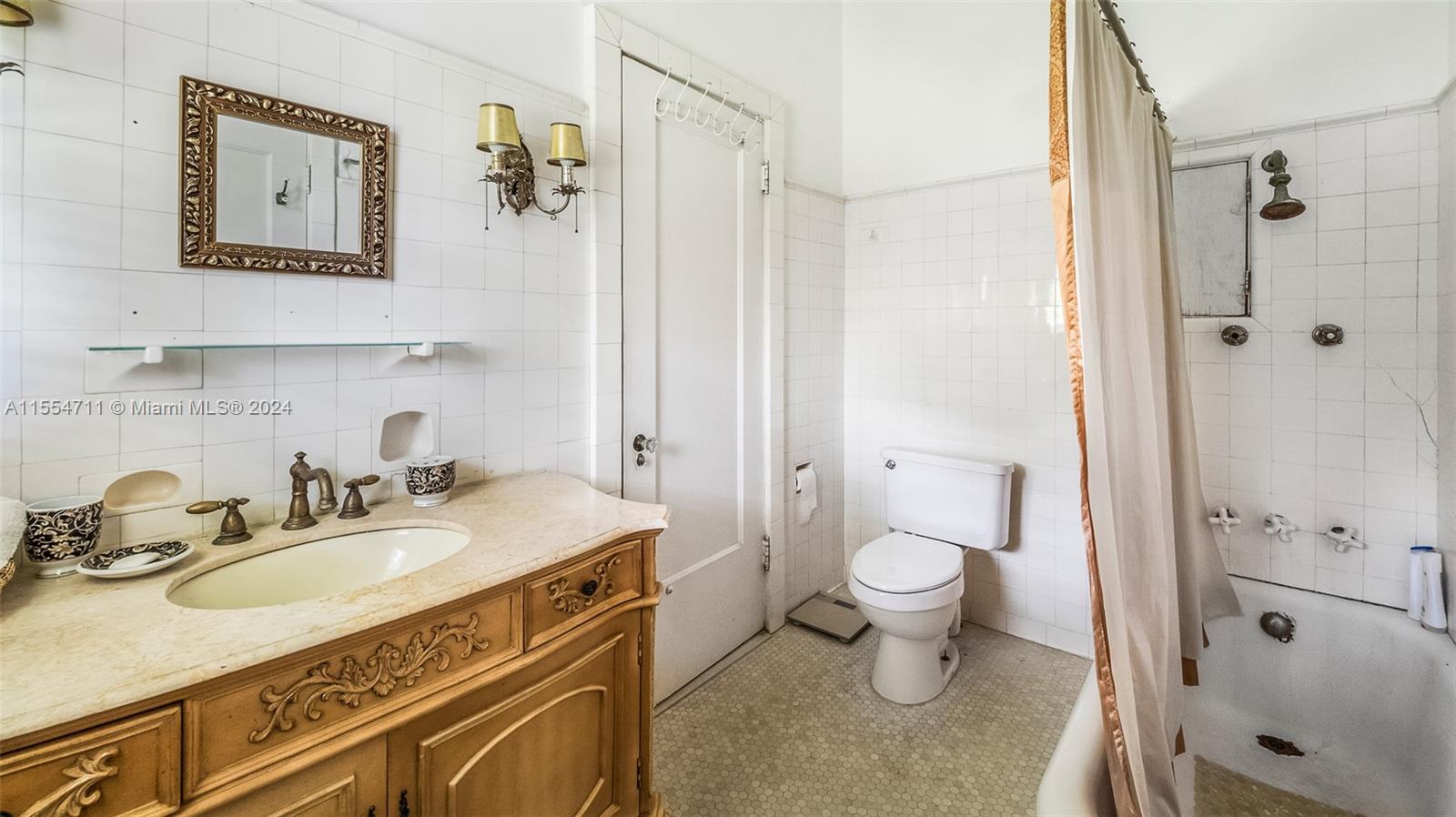 8447 E Dixie Hwy, Miami, Florida 33138, 6 Bedrooms Bedrooms, ,4 BathroomsBathrooms,Residential,For Sale,8447 E Dixie Hwy,A11554711