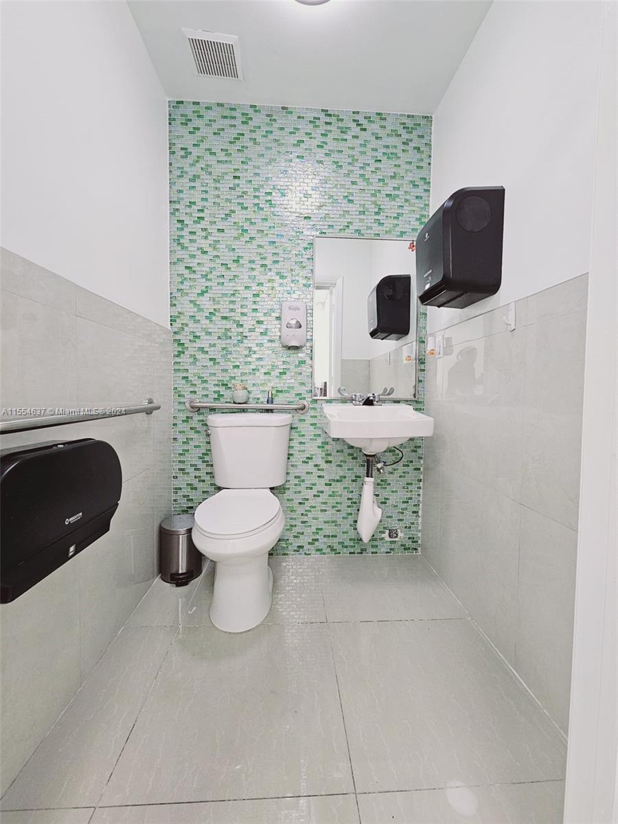 3399 NW 72nd Ave, Miami, Florida 33122, ,Businessopportunity,For Sale,3399 NW 72nd Ave,A11554637