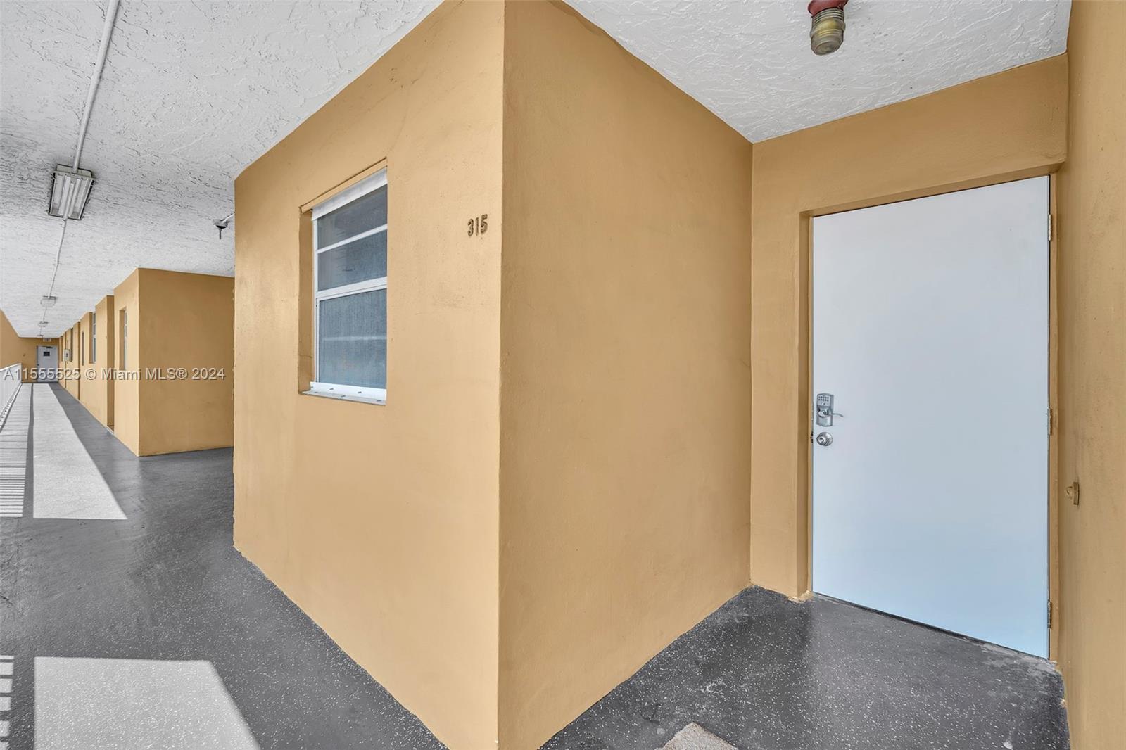 4320 Washington St 315, Hollywood, Florida 33021, 1 Bedroom Bedrooms, ,1 BathroomBathrooms,Residential,For Sale,4320 Washington St 315,A11555525