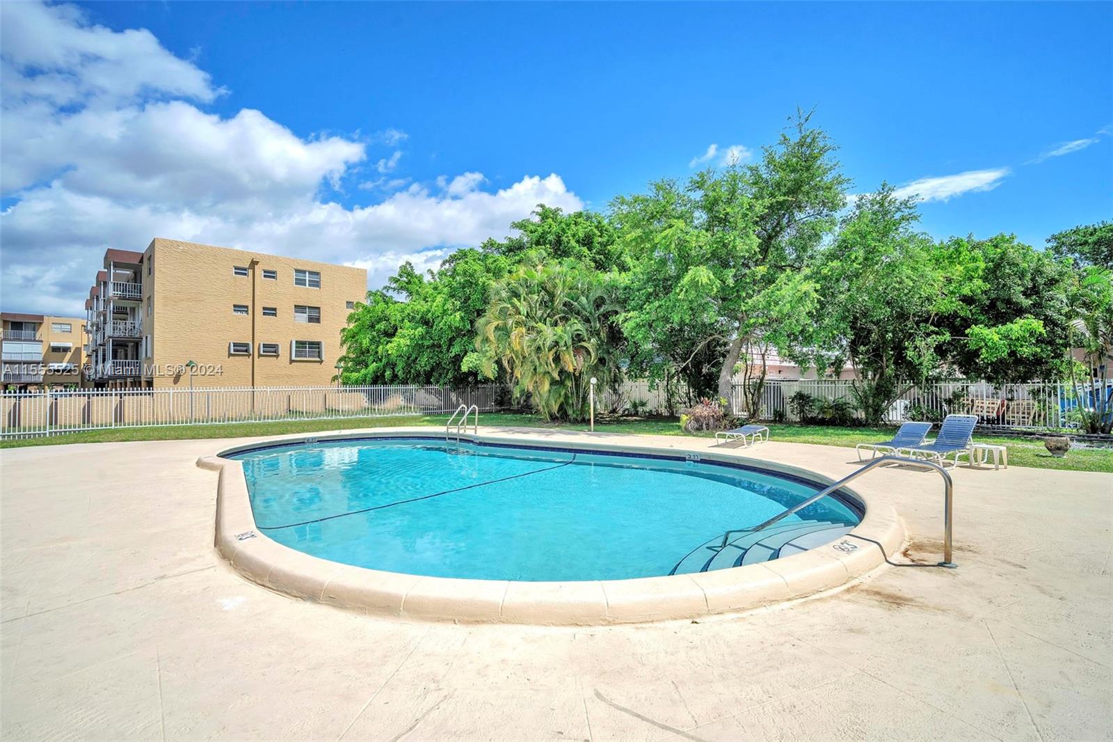4320 Washington St 315, Hollywood, Florida 33021, 1 Bedroom Bedrooms, ,1 BathroomBathrooms,Residential,For Sale,4320 Washington St 315,A11555525