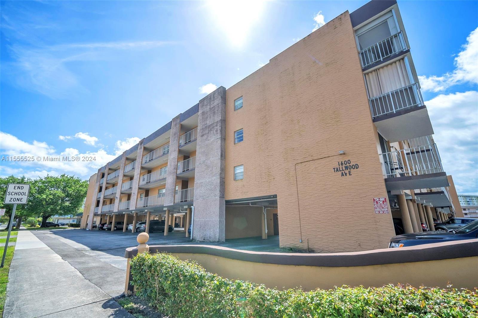 4320 Washington St 315, Hollywood, Florida 33021, 1 Bedroom Bedrooms, ,1 BathroomBathrooms,Residential,For Sale,4320 Washington St 315,A11555525