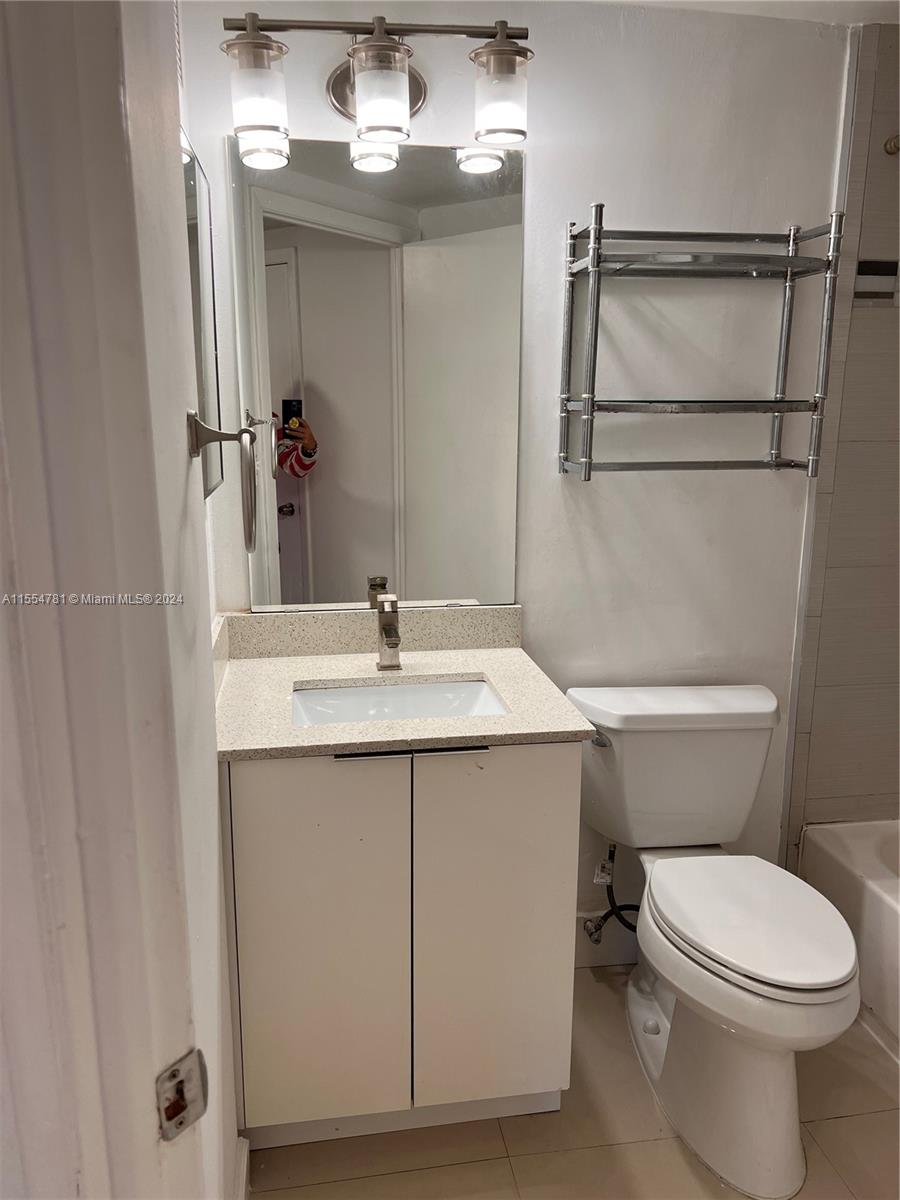 8290 Lake Dr 108, Doral, Florida 33166, 1 Bedroom Bedrooms, ,1 BathroomBathrooms,Residentiallease,For Rent,8290 Lake Dr 108,A11554781