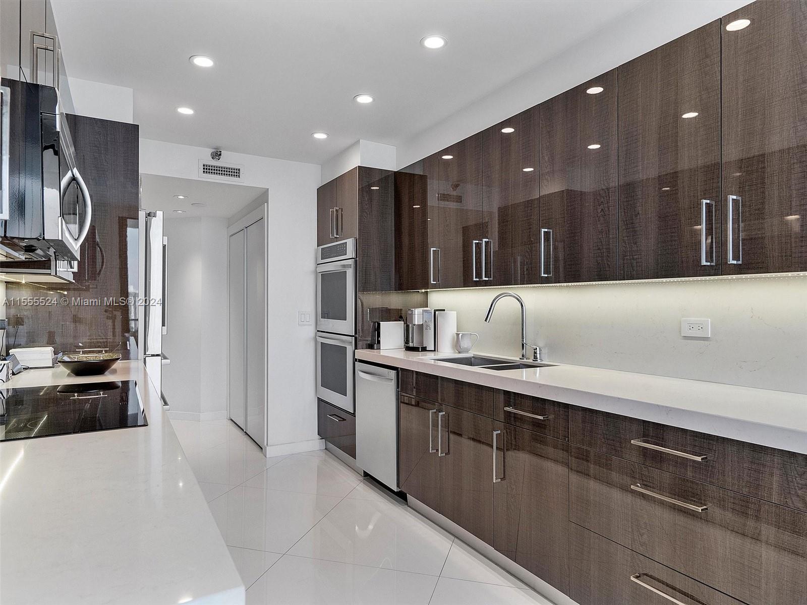 19500 Turnberry Way 18A, Aventura, Florida 33180, 2 Bedrooms Bedrooms, 7 Rooms Rooms,2 BathroomsBathrooms,Residential,For Sale,19500 Turnberry Way 18A,A11555524