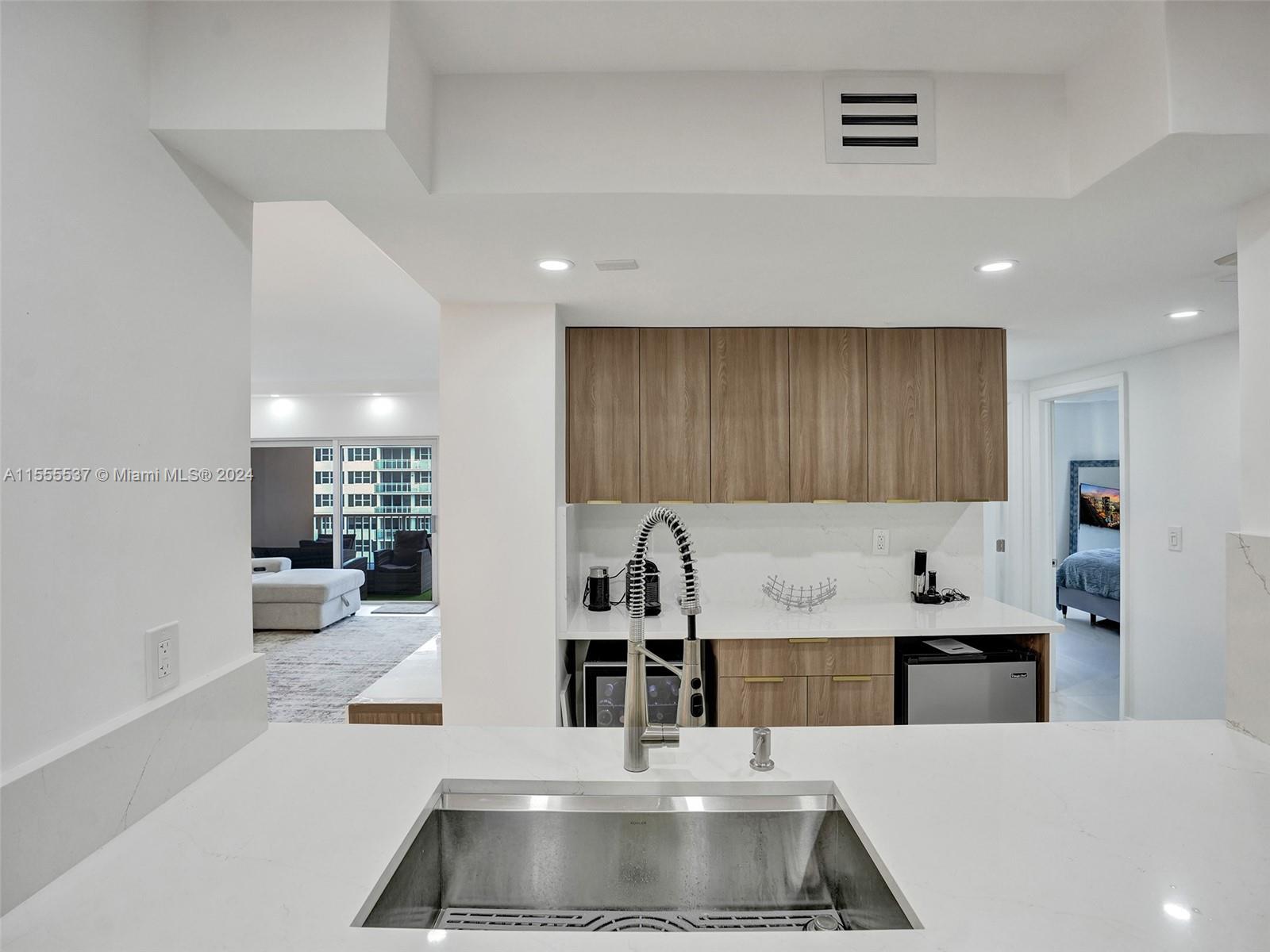 1980 S Ocean Dr 18J, Hallandale Beach, Florida 33009, 2 Bedrooms Bedrooms, ,2 BathroomsBathrooms,Residential,For Sale,1980 S Ocean Dr 18J,A11555537