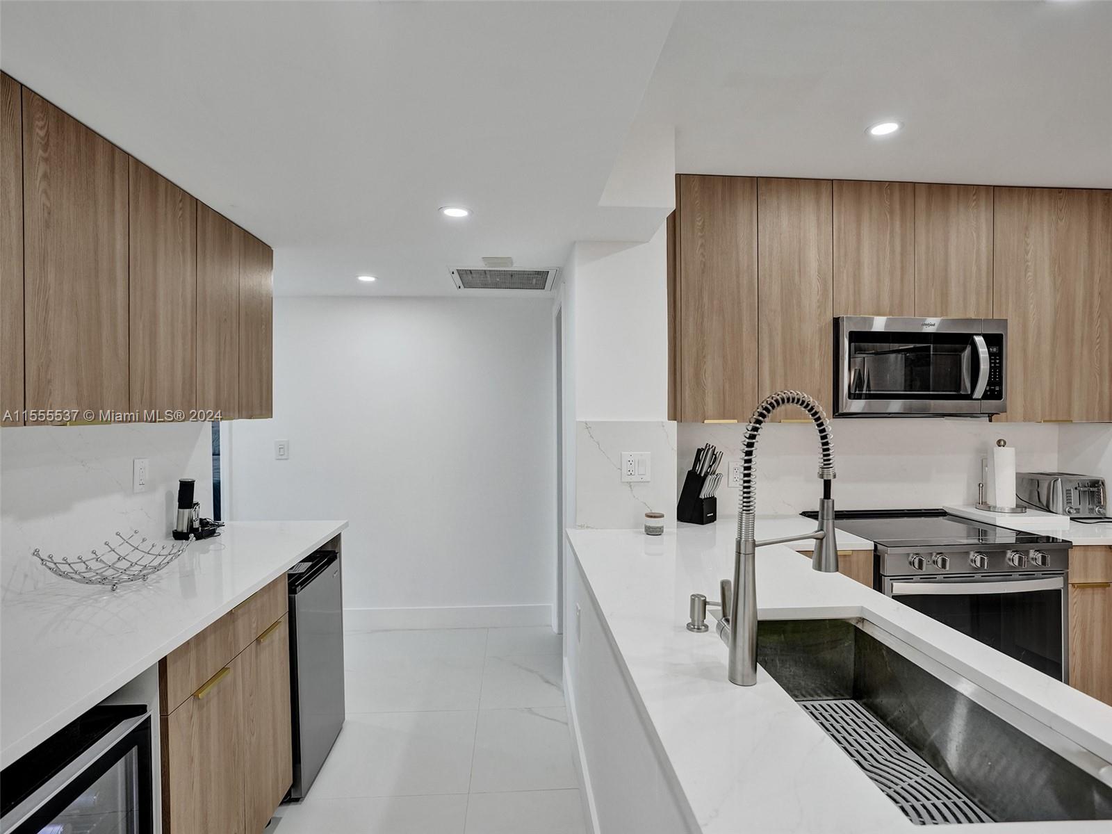 1980 S Ocean Dr 18J, Hallandale Beach, Florida 33009, 2 Bedrooms Bedrooms, ,2 BathroomsBathrooms,Residential,For Sale,1980 S Ocean Dr 18J,A11555537