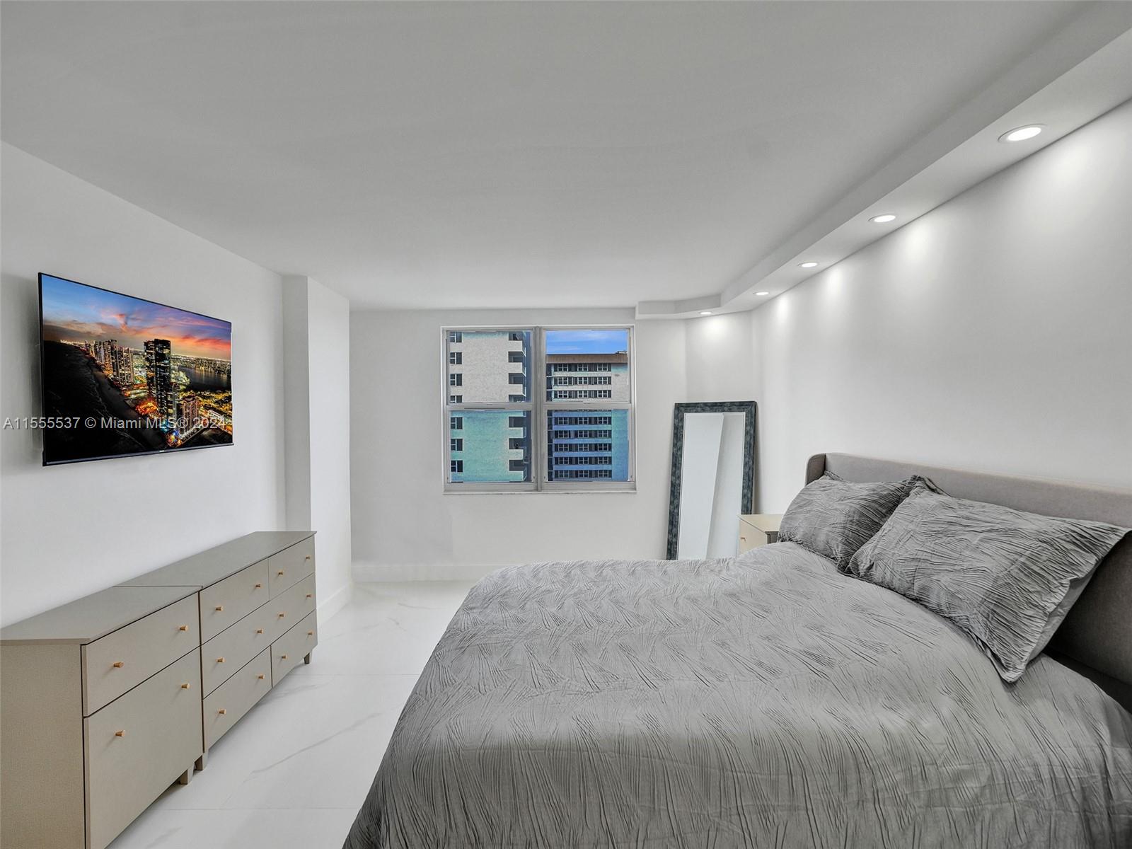 1980 S Ocean Dr 18J, Hallandale Beach, Florida 33009, 2 Bedrooms Bedrooms, ,2 BathroomsBathrooms,Residential,For Sale,1980 S Ocean Dr 18J,A11555537