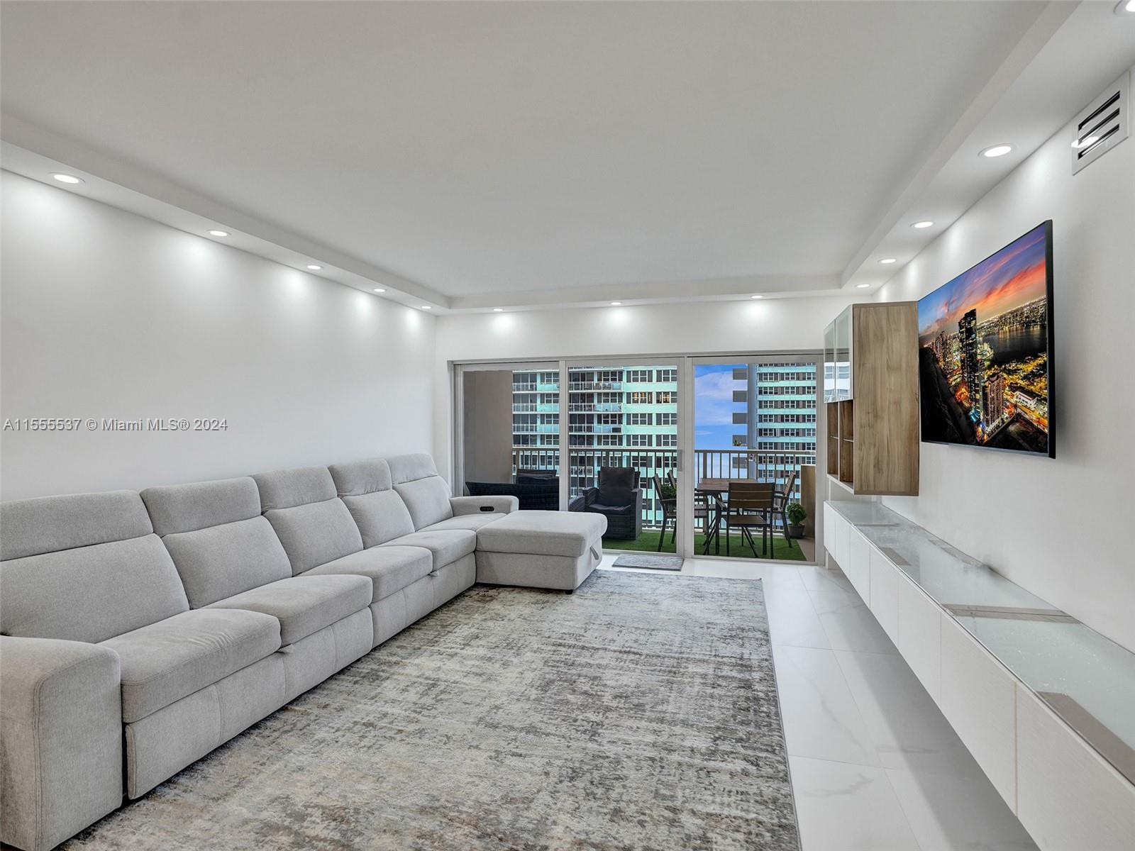 1980 S Ocean Dr 18J, Hallandale Beach, Florida 33009, 2 Bedrooms Bedrooms, ,2 BathroomsBathrooms,Residential,For Sale,1980 S Ocean Dr 18J,A11555537