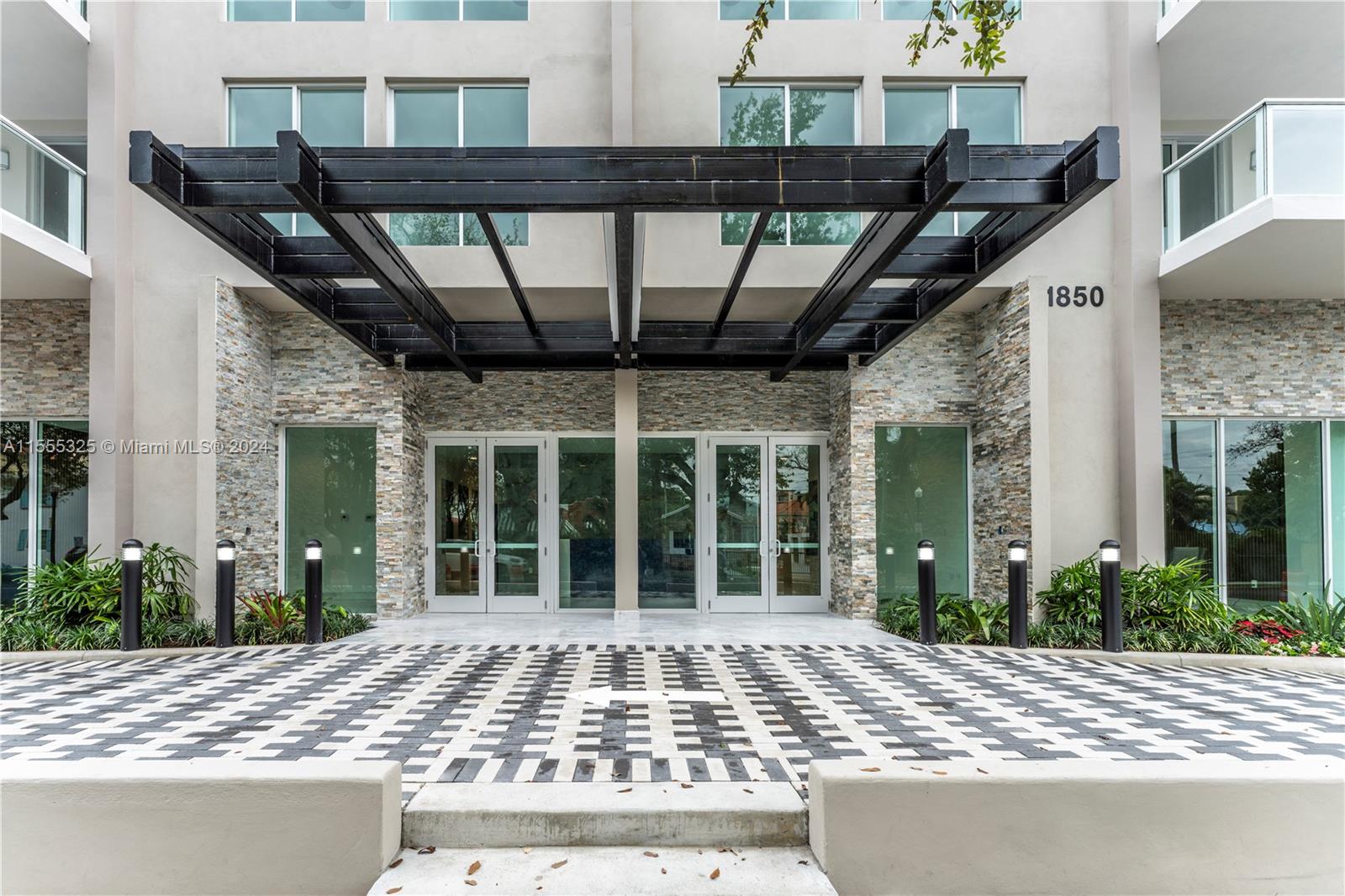 1850 Monroe St PH2, Hollywood, Florida 33020, 2 Bedrooms Bedrooms, ,2 BathroomsBathrooms,Residential,For Sale,1850 Monroe St PH2,A11555325