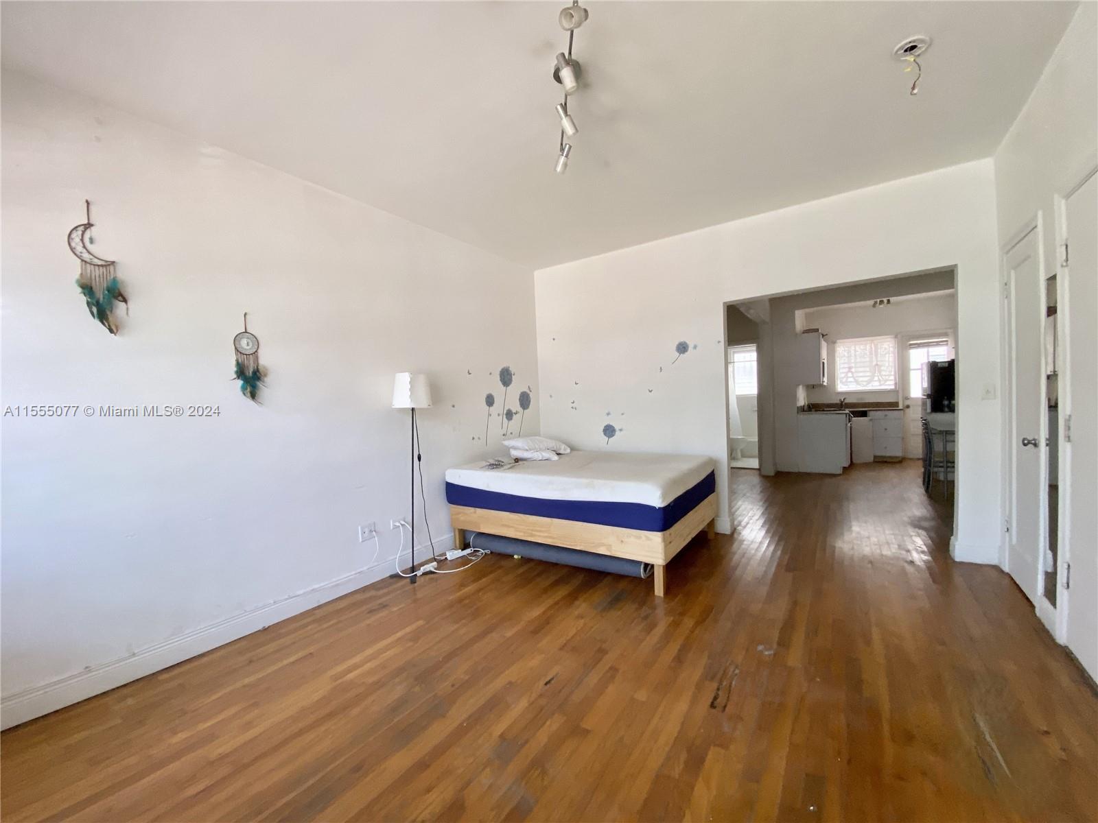 737 11th St 6, Miami Beach, Florida 33139, ,1 BathroomBathrooms,Residential,For Sale,737 11th St 6,A11555077