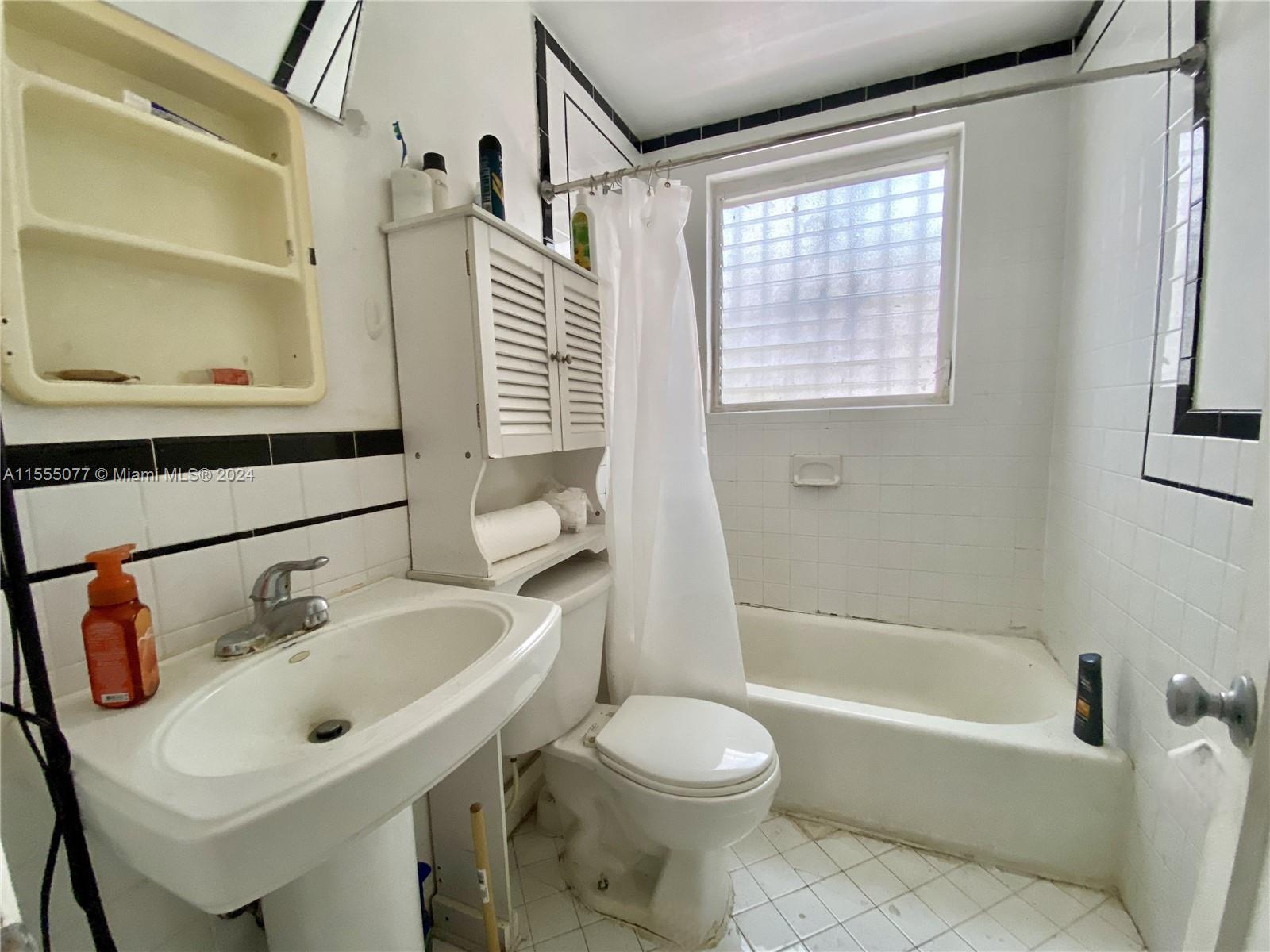 737 11th St 6, Miami Beach, Florida 33139, ,1 BathroomBathrooms,Residential,For Sale,737 11th St 6,A11555077