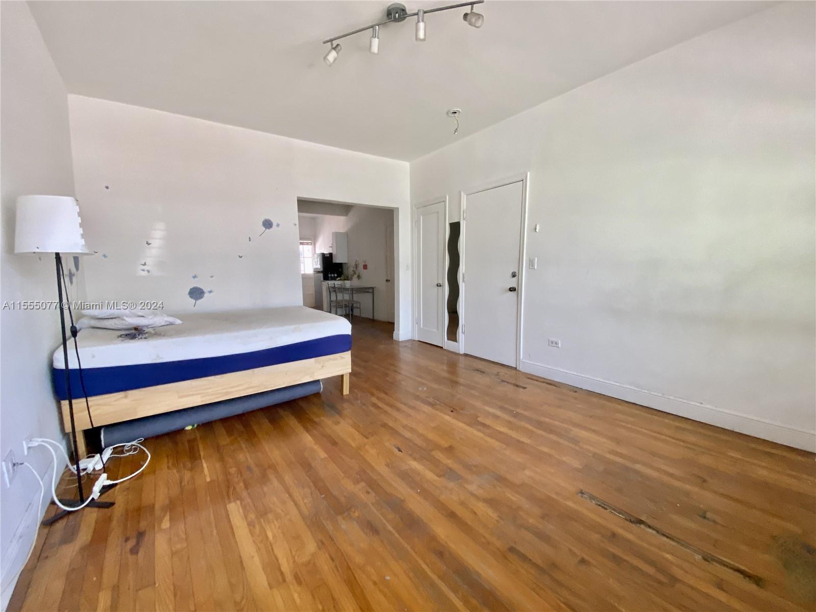 737 11th St 6, Miami Beach, Florida 33139, ,1 BathroomBathrooms,Residential,For Sale,737 11th St 6,A11555077