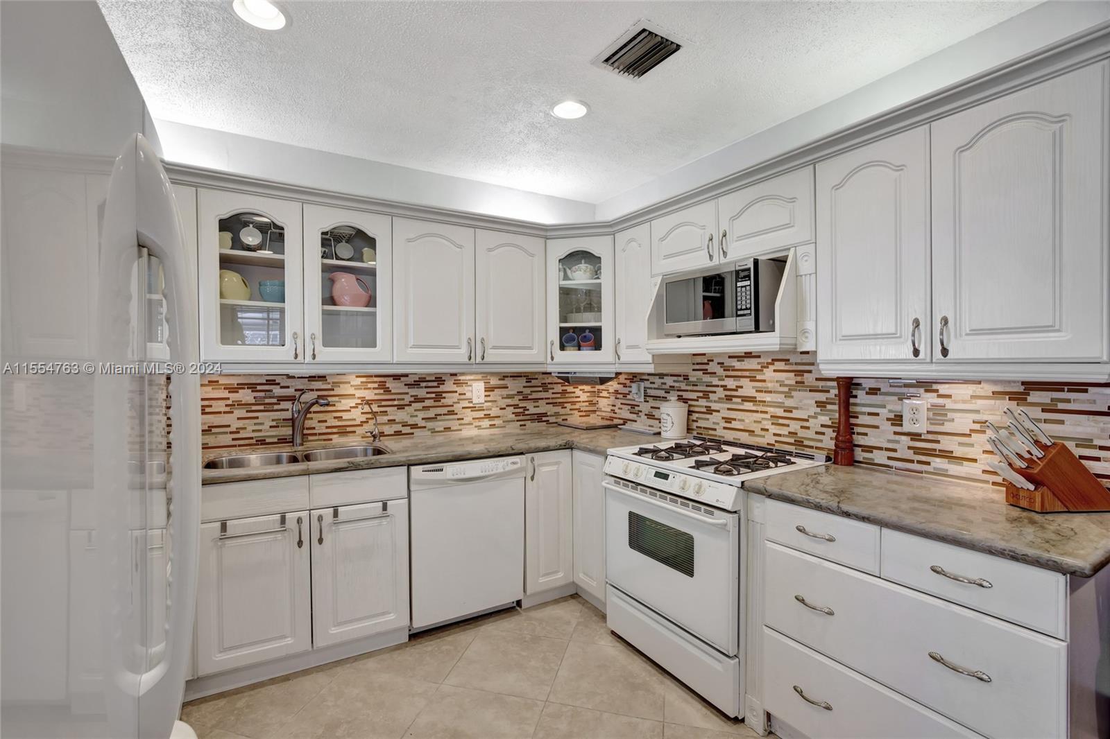 1411 Fletcher St, Hollywood, Florida 33020, 3 Bedrooms Bedrooms, ,2 BathroomsBathrooms,Residential,For Sale,1411 Fletcher St,A11554763