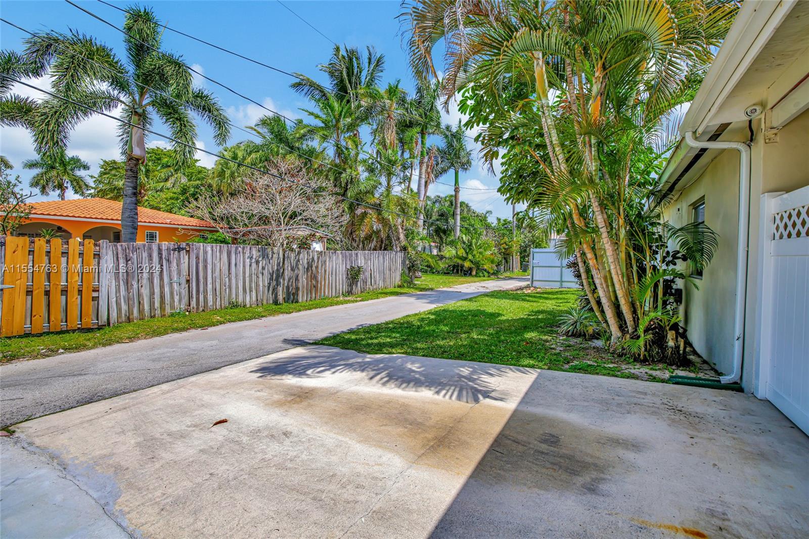 1411 Fletcher St, Hollywood, Florida 33020, 3 Bedrooms Bedrooms, ,2 BathroomsBathrooms,Residential,For Sale,1411 Fletcher St,A11554763
