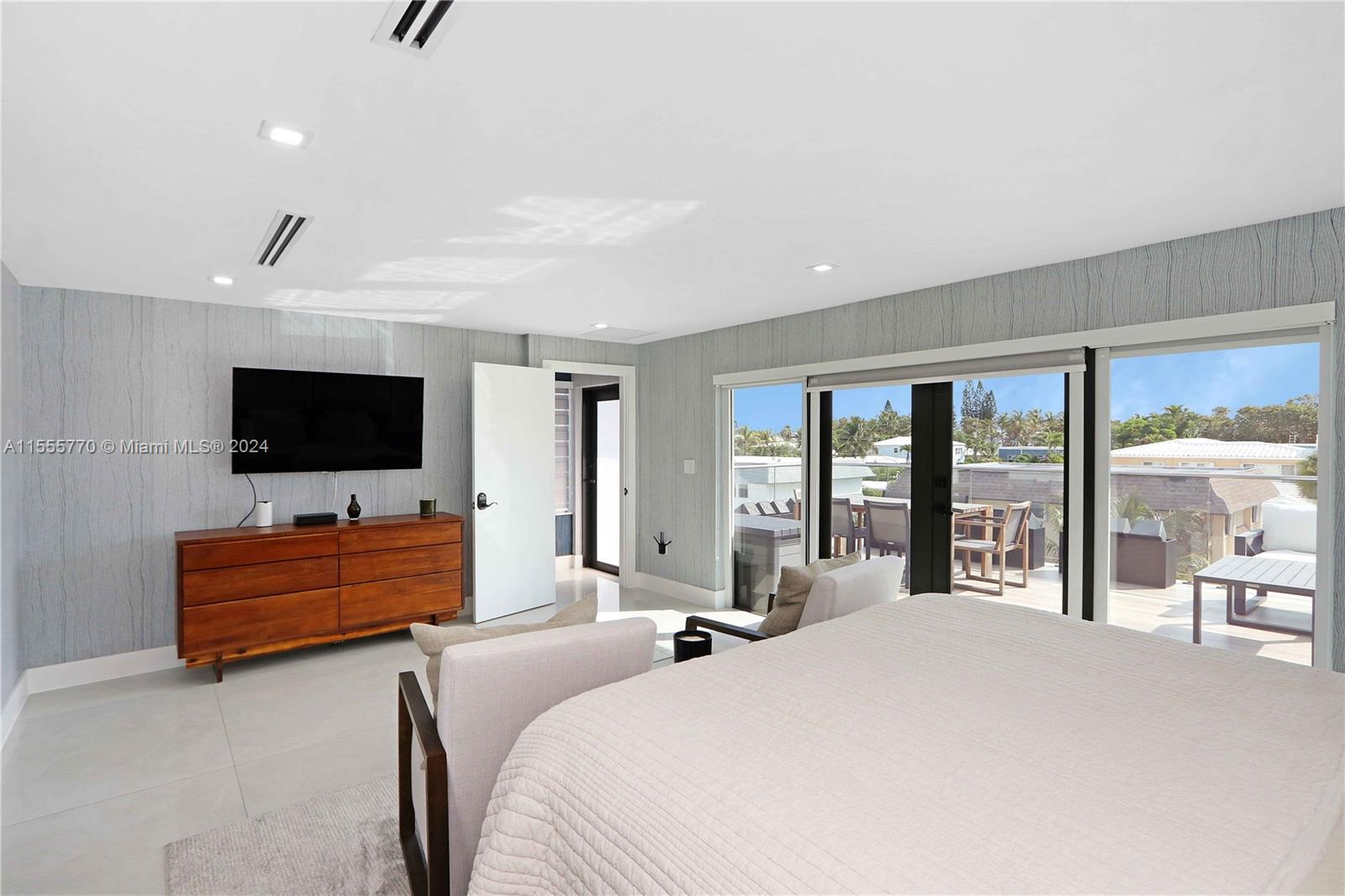 5601 N Ocean Dr, Hollywood, Florida 33019, 4 Bedrooms Bedrooms, ,3 BathroomsBathrooms,Residential,For Sale,5601 N Ocean Dr,A11555770