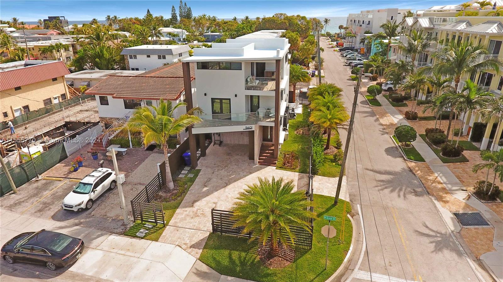 5601 N Ocean Dr, Hollywood, Florida 33019, 4 Bedrooms Bedrooms, ,3 BathroomsBathrooms,Residential,For Sale,5601 N Ocean Dr,A11555770