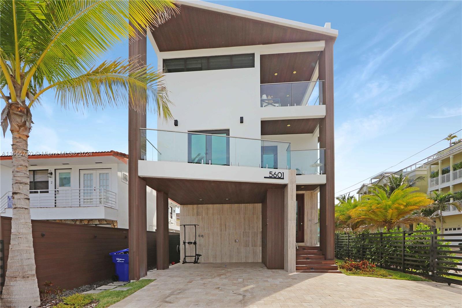5601 N Ocean Dr, Hollywood, Florida 33019, 4 Bedrooms Bedrooms, ,3 BathroomsBathrooms,Residential,For Sale,5601 N Ocean Dr,A11555770