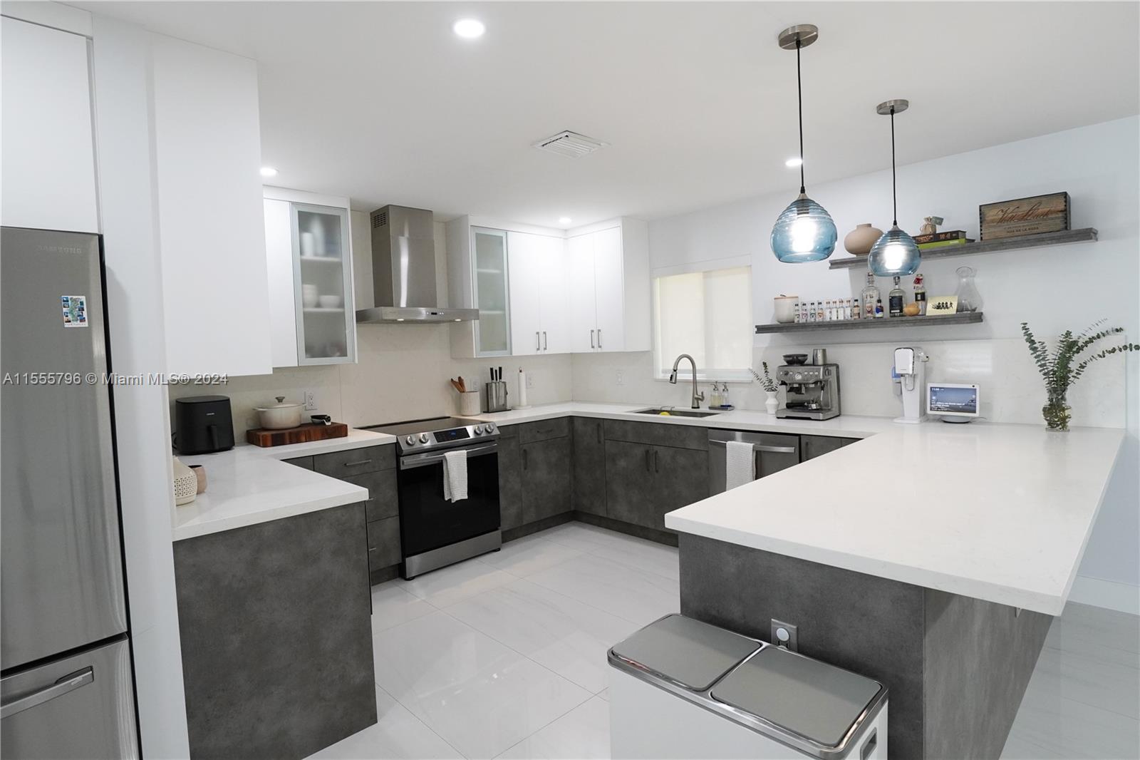 129 Cadima Ave, Coral Gables, Florida 33134, 3 Bedrooms Bedrooms, ,2 BathroomsBathrooms,Residential,For Sale,129 Cadima Ave,A11555796