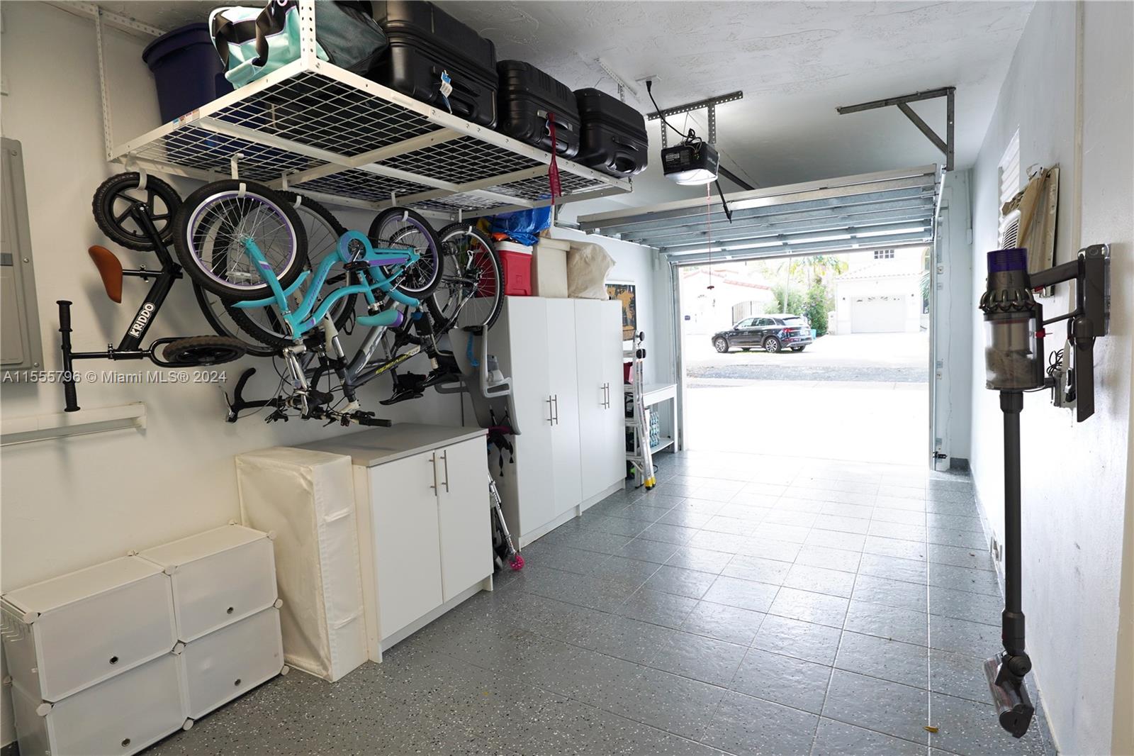129 Cadima Ave, Coral Gables, Florida 33134, 3 Bedrooms Bedrooms, ,2 BathroomsBathrooms,Residential,For Sale,129 Cadima Ave,A11555796