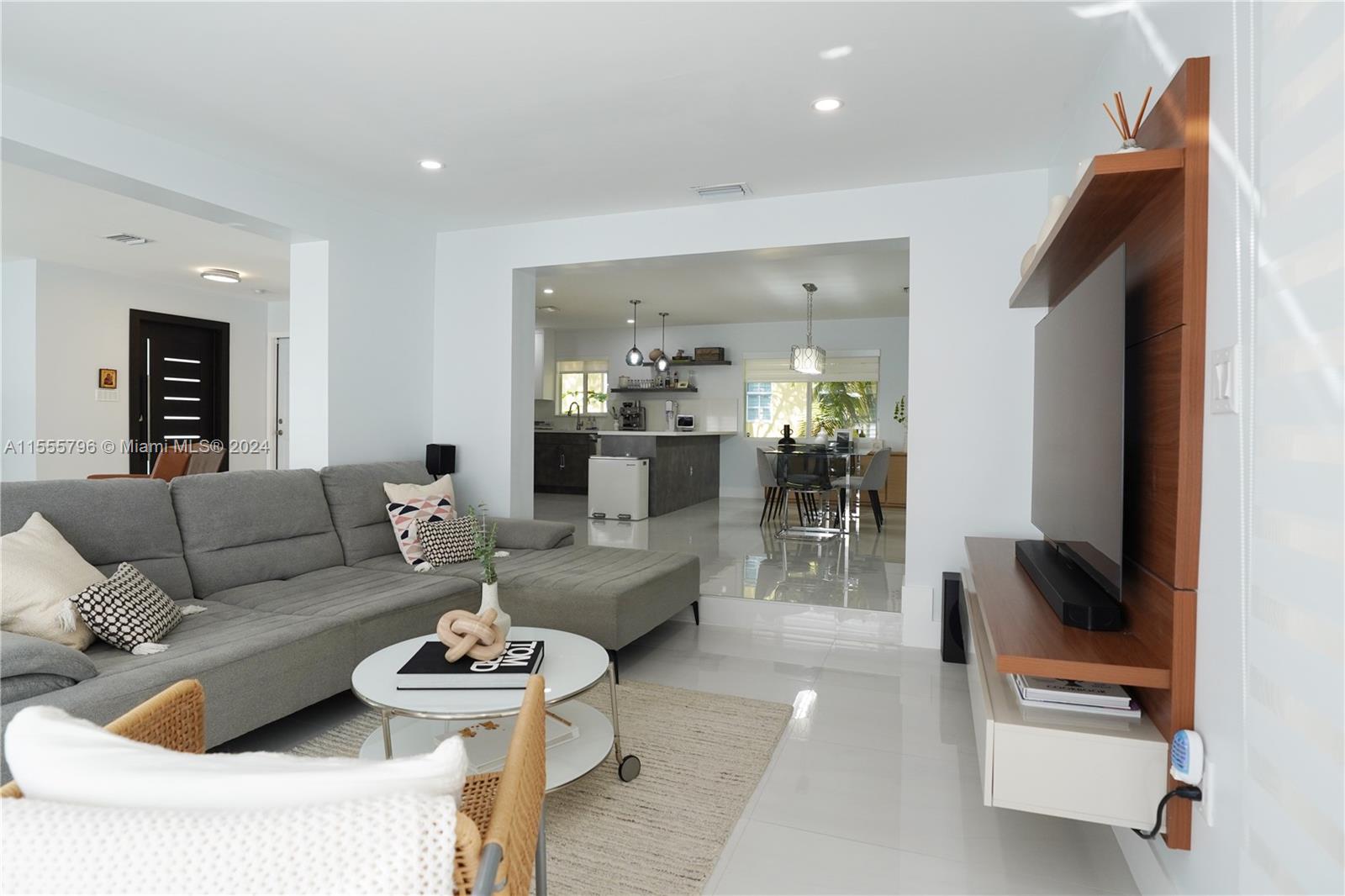 129 Cadima Ave, Coral Gables, Florida 33134, 3 Bedrooms Bedrooms, ,2 BathroomsBathrooms,Residential,For Sale,129 Cadima Ave,A11555796