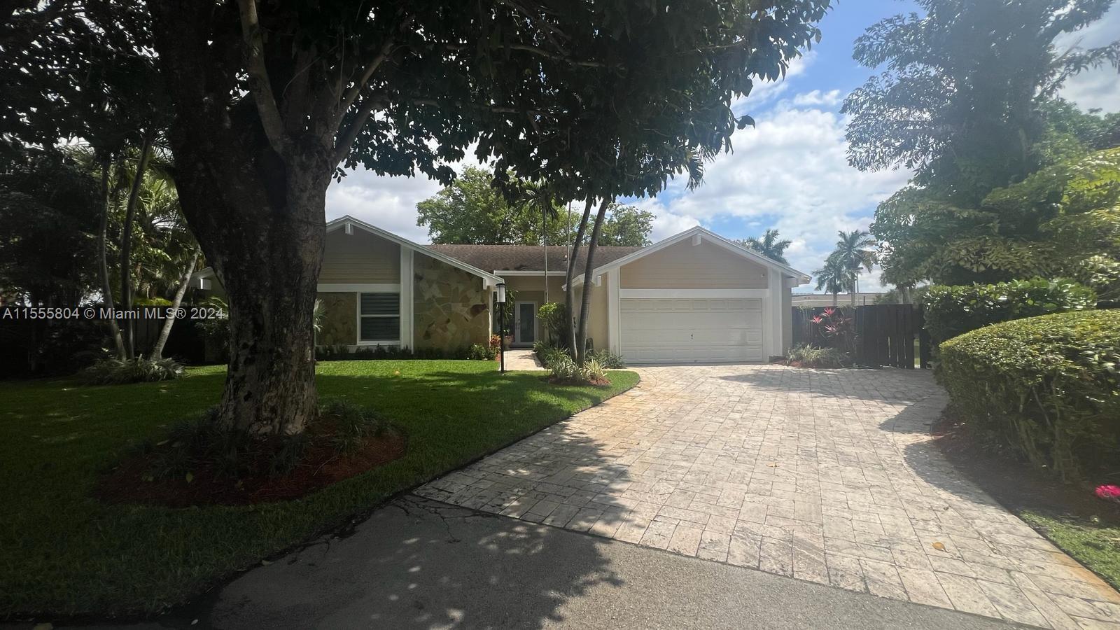 14725 SW 53rd Ter, Miami, Florida 33185, 4 Bedrooms Bedrooms, 4 Rooms Rooms,3 BathroomsBathrooms,Residential,For Sale,14725 SW 53rd Ter,A11555804