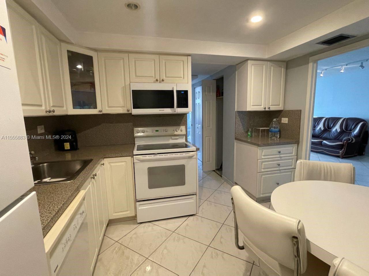 250 174th St 2008, Sunny Isles Beach, Florida 33160, 2 Bedrooms Bedrooms, ,1 BathroomBathrooms,Residentiallease,For Rent,250 174th St 2008,A11555883