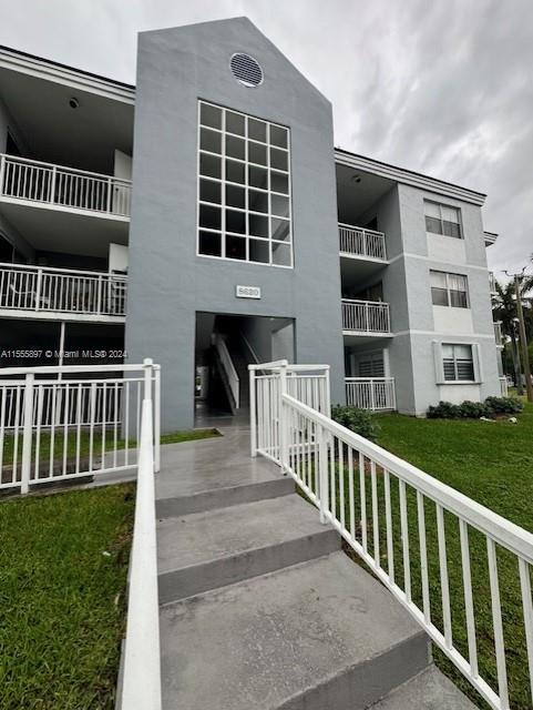 Recently remodeled 2/2 at Le Club at Old Cutler Condominiums available for lease. Unit features fully remodeled kitchen, bathrooms, flooring, new lighting, luxury window treatments, and more. This first floor unit is located just steps away from the gorgeous community pool and gym. Le Club at Old Cutler Bay is a private, gated community in a quiet section in East Cutler Bay. Shows very well and priced to rent swiftly.