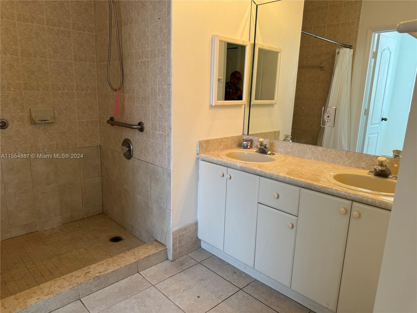 19501 NW 77th Ct, Hialeah, Florida 33015, 4 Bedrooms Bedrooms, ,2 BathroomsBathrooms,Residential,For Sale,19501 NW 77th Ct,A11554887