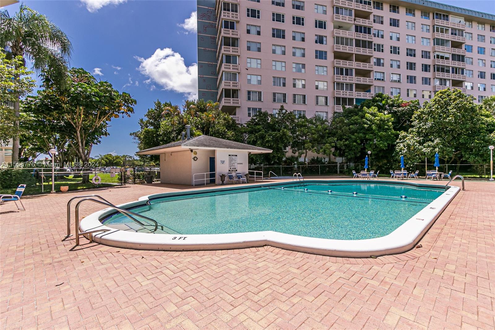 3850 Washington St 116, Hollywood, Florida 33021, 2 Bedrooms Bedrooms, ,2 BathroomsBathrooms,Residential,For Sale,3850 Washington St 116,A11555776